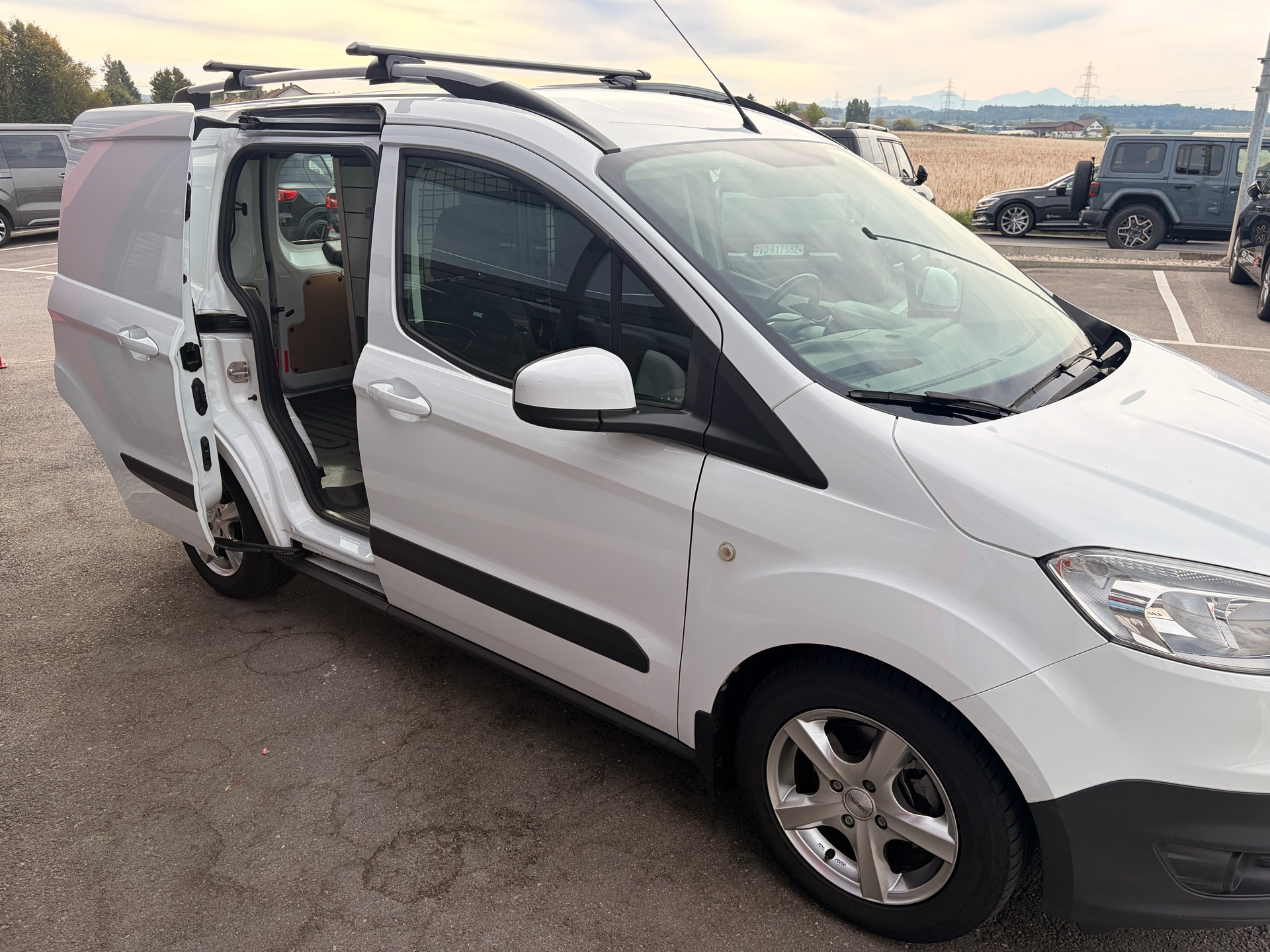 FORD Transit Courier Van 1.0 EcoBoost Trend-image-4