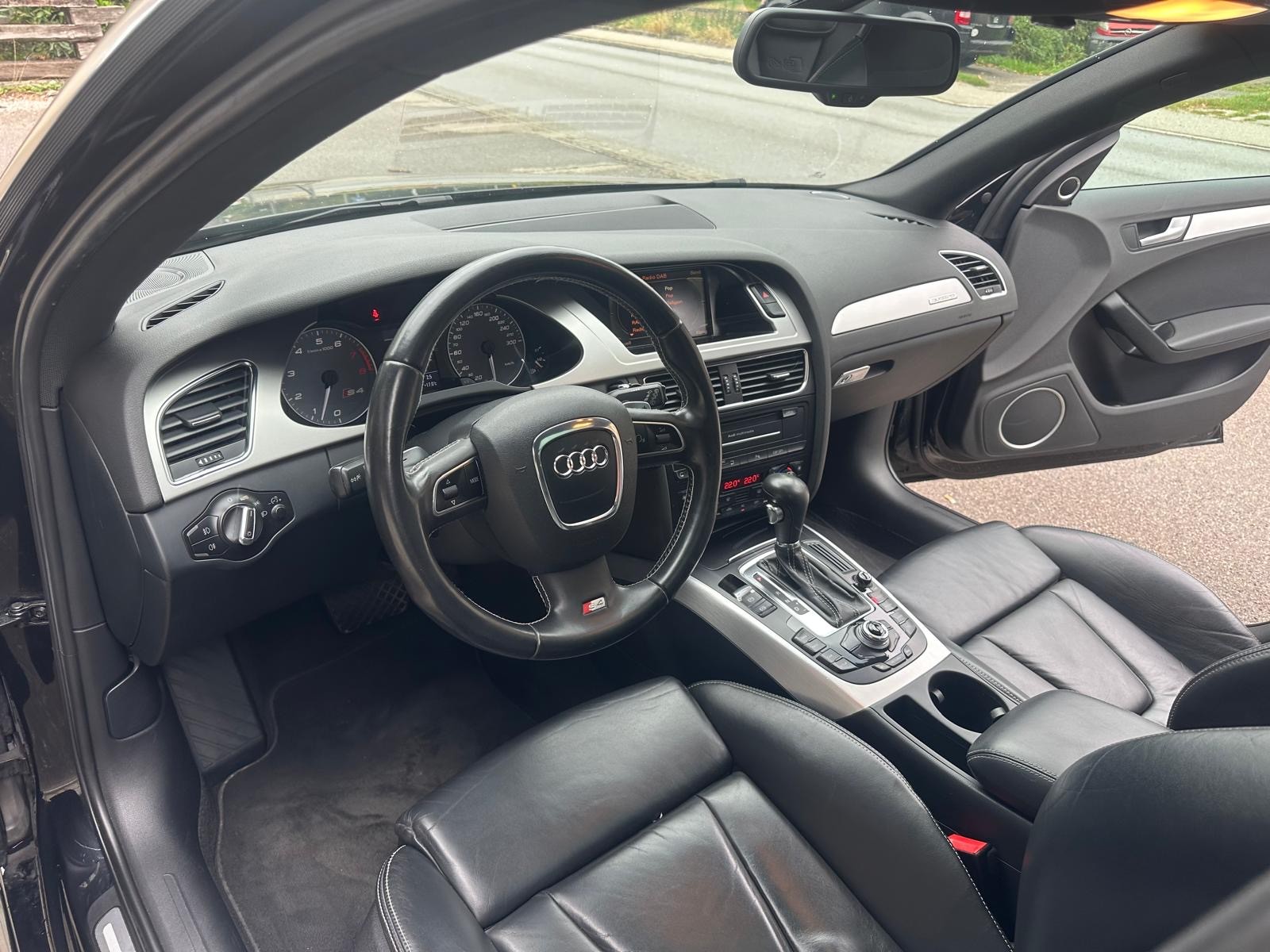 AUDI S4 Avant 3.0 TFSI quattro S-tronic-image-9