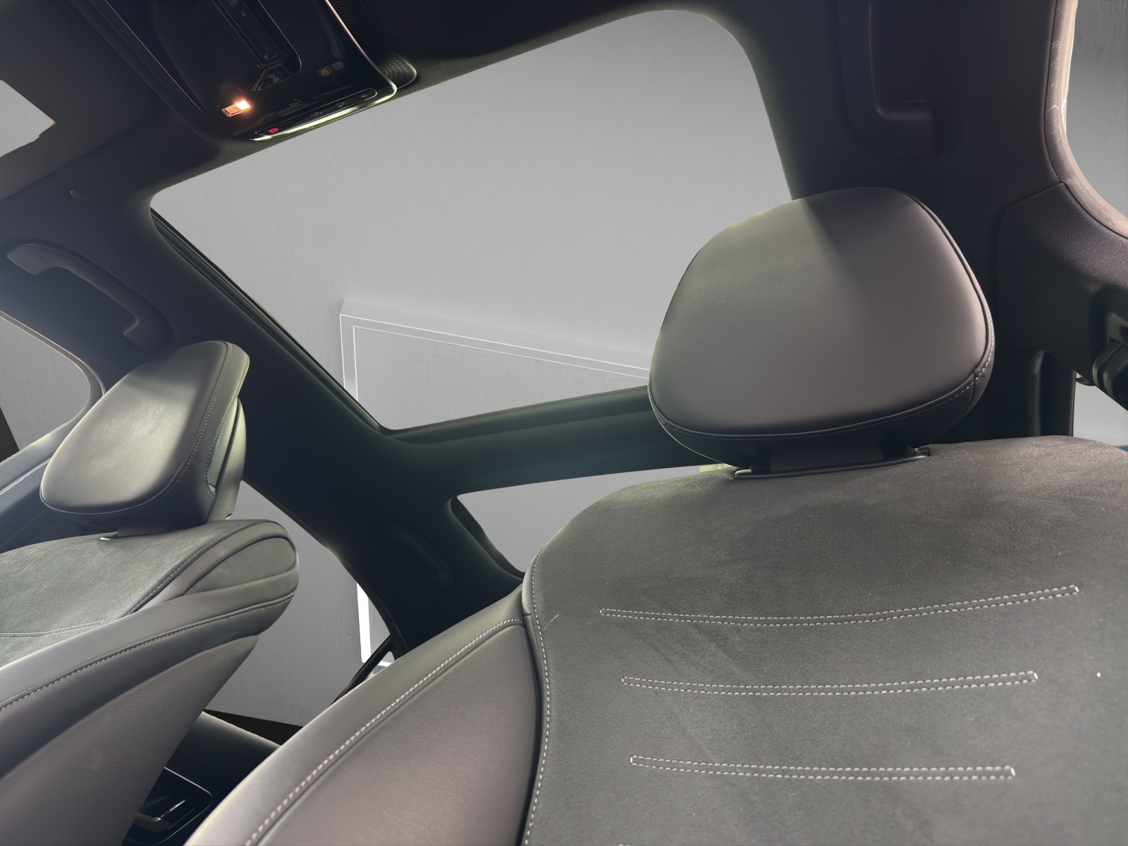 MERCEDES-BENZ C 300 4M AMG Line-image-13