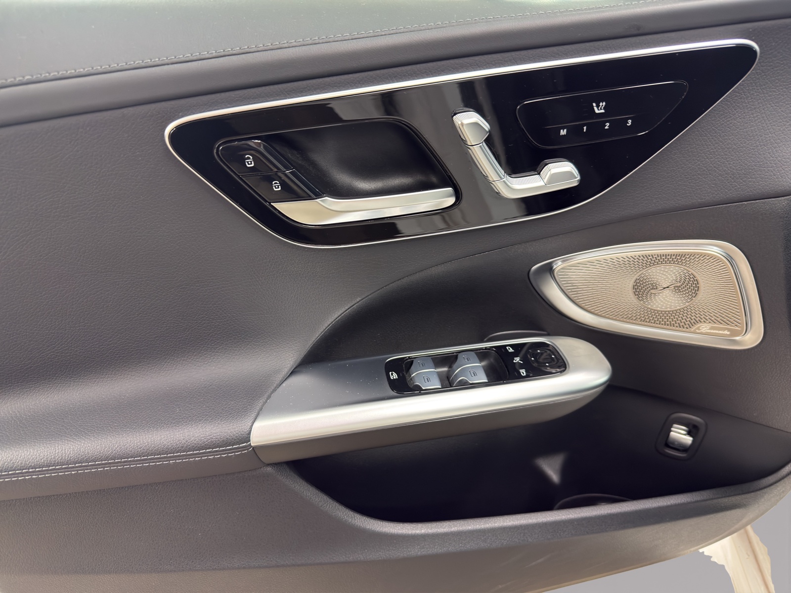 MERCEDES-BENZ C 300 4M AMG Line-image-12