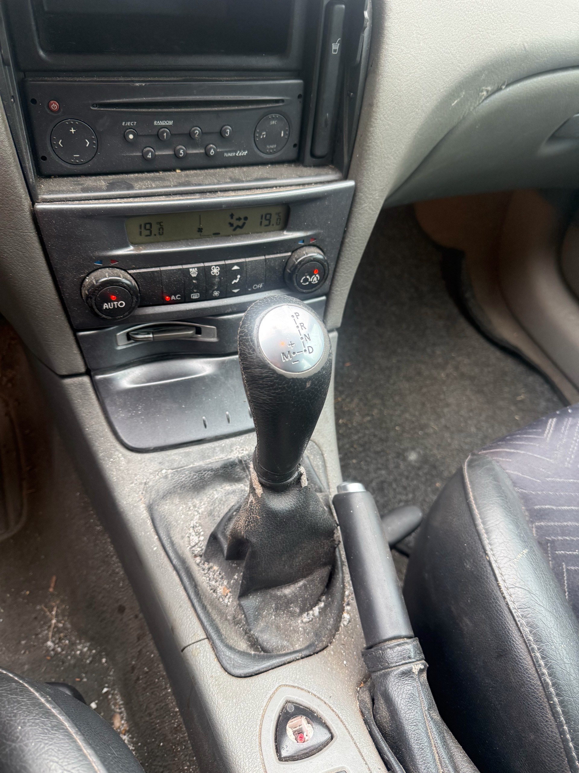 RENAULT Laguna Grandtour 2.0 16V Expression Automatic-image-7