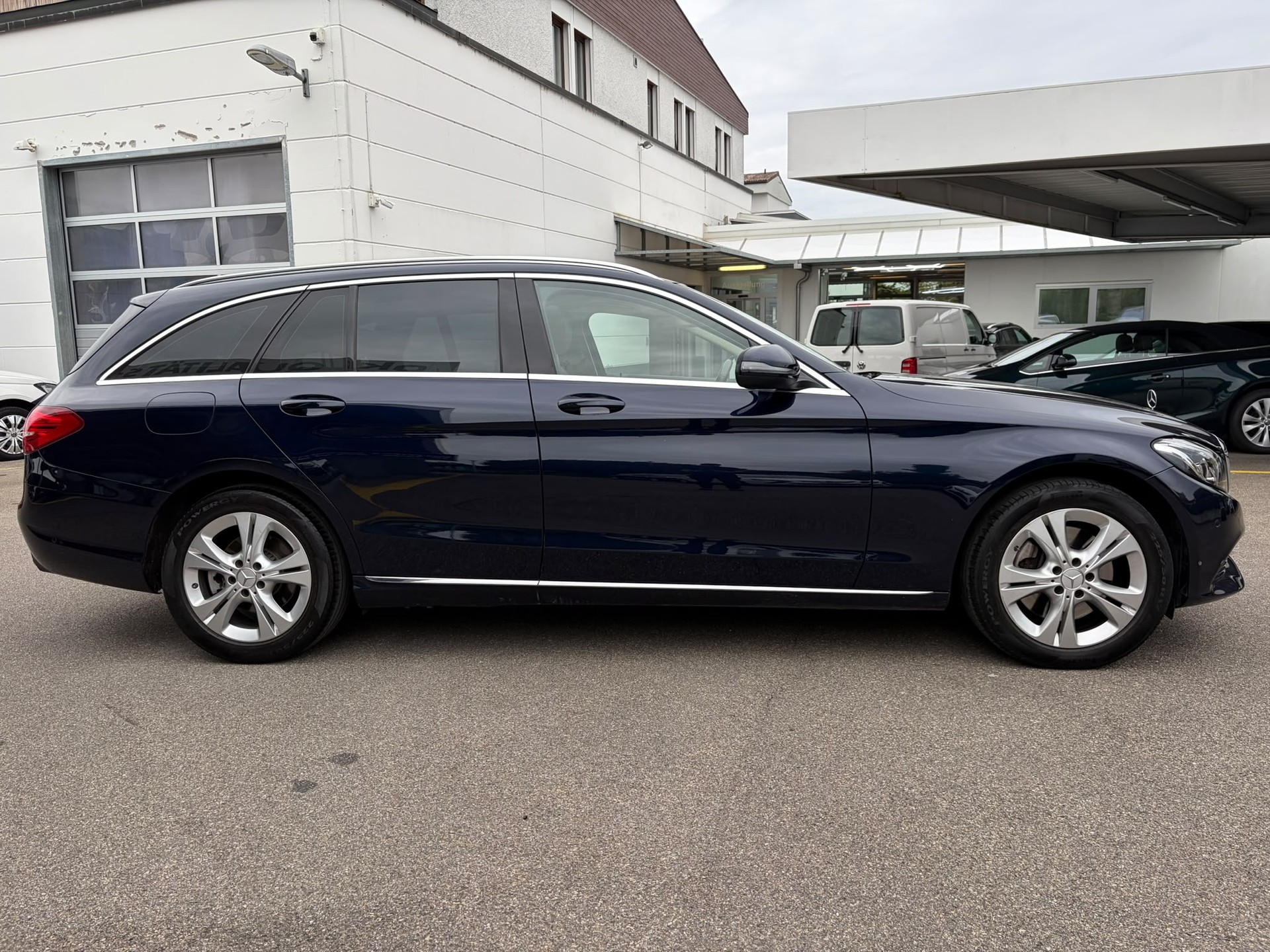 MERCEDES-BENZ C 250 d Swiss Star Exclusive 4Matic 9G-Tronic-image-4