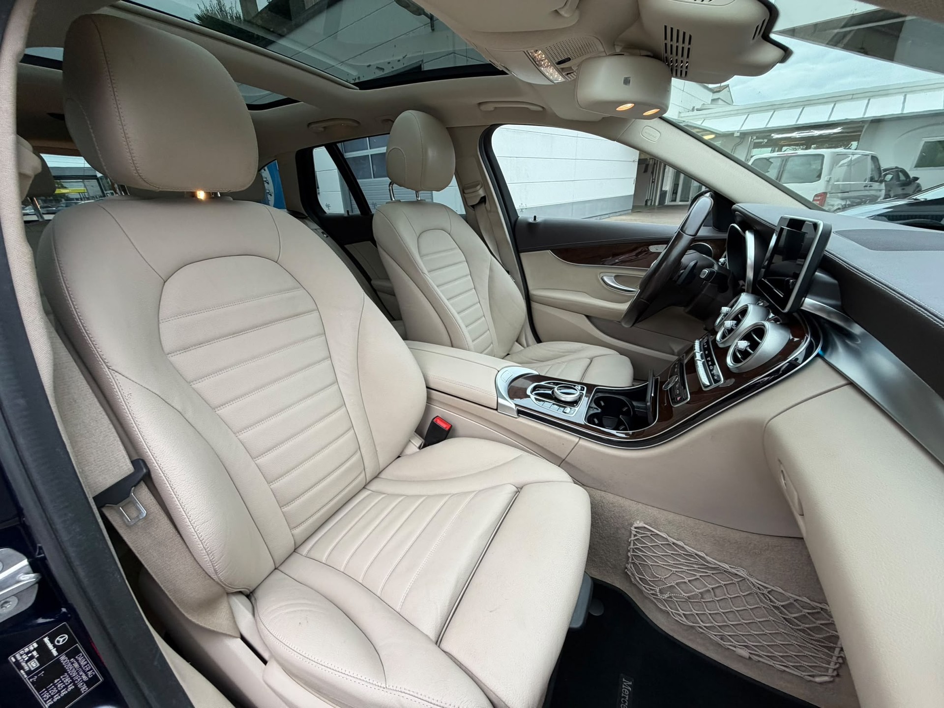 MERCEDES-BENZ C 250 d Swiss Star Exclusive 4Matic 9G-Tronic-image-13
