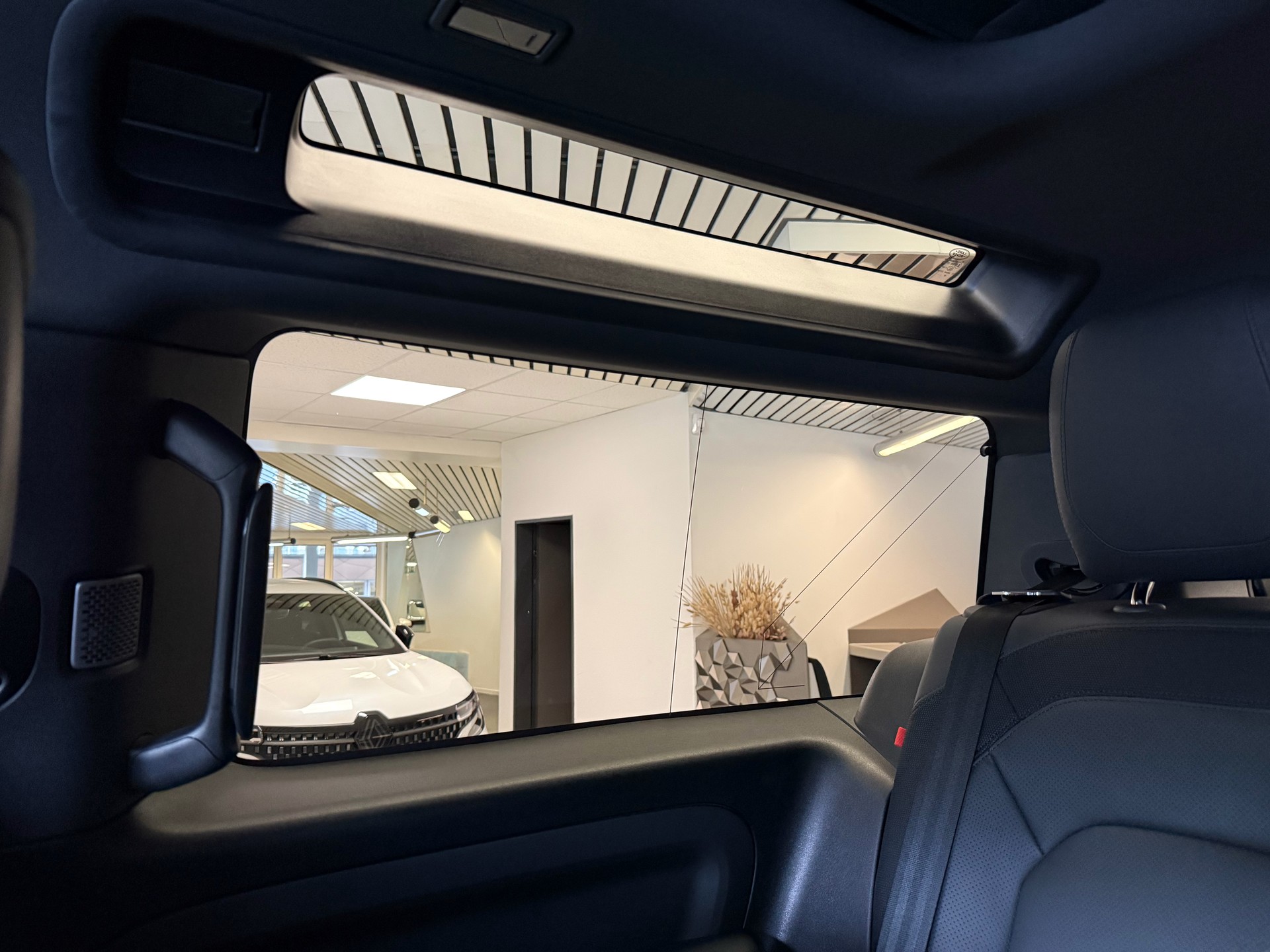 LAND ROVER Defender 90 3.0D I6 250 X-Dynamic HSE AT8-image-8
