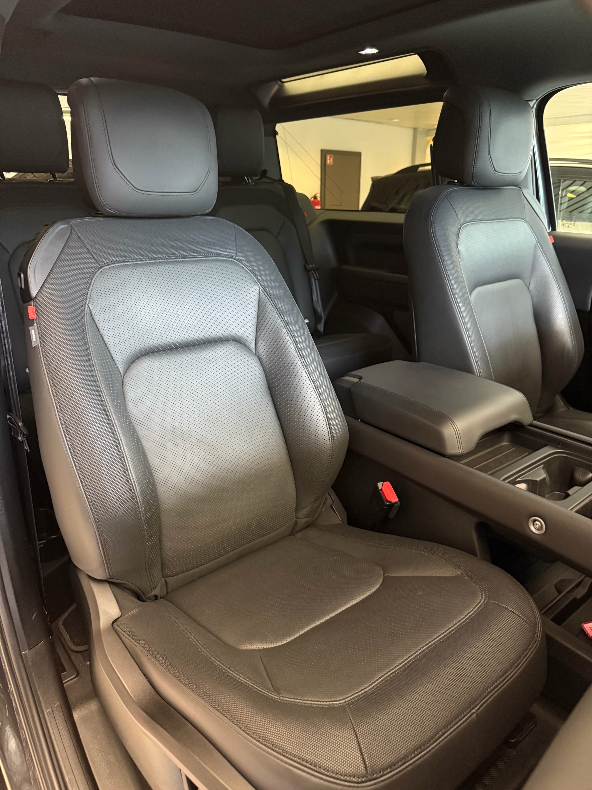 LAND ROVER Defender 90 3.0D I6 250 X-Dynamic HSE AT8-image-12
