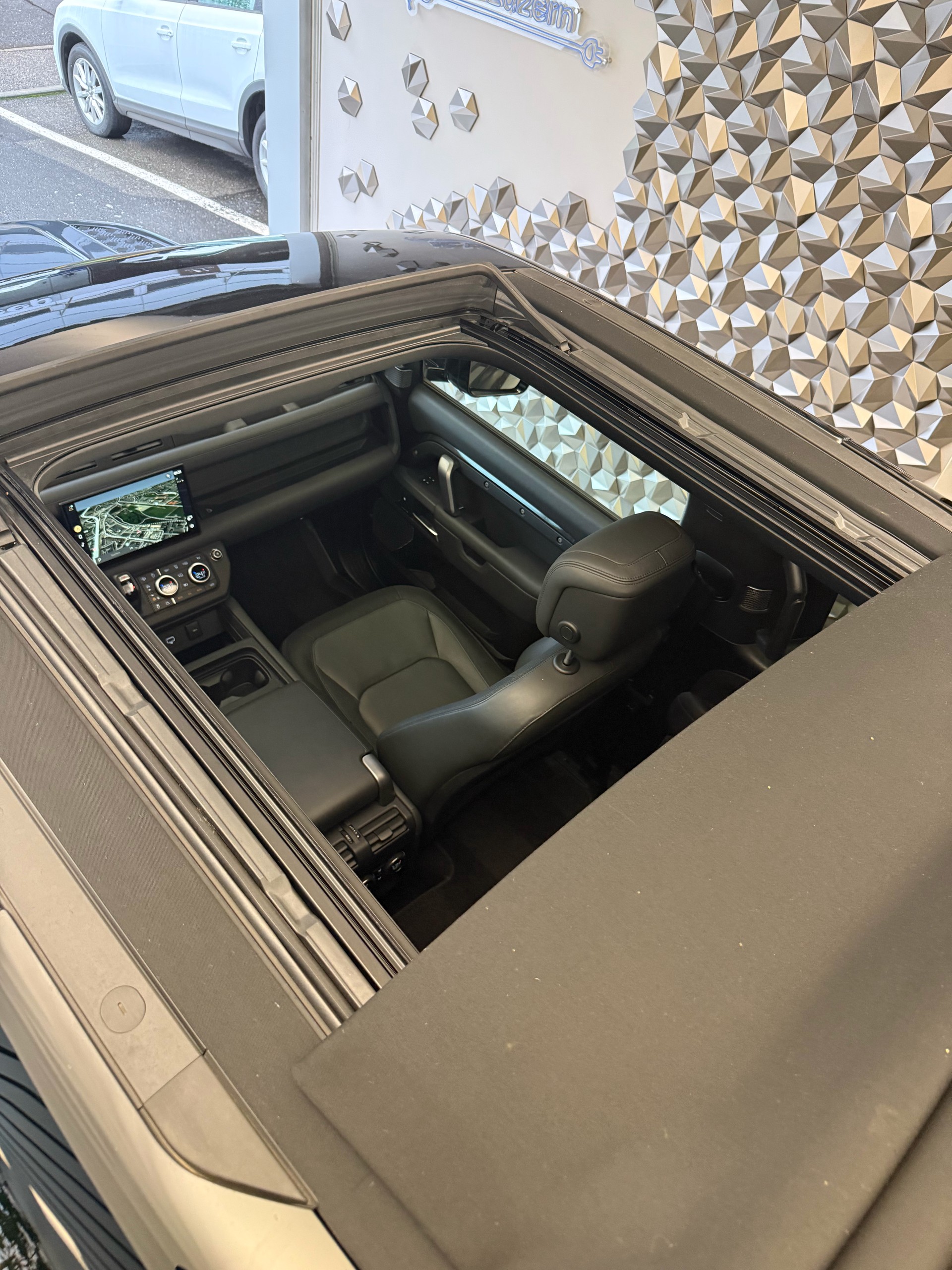 LAND ROVER Defender 90 3.0D I6 250 X-Dynamic HSE AT8-image-9