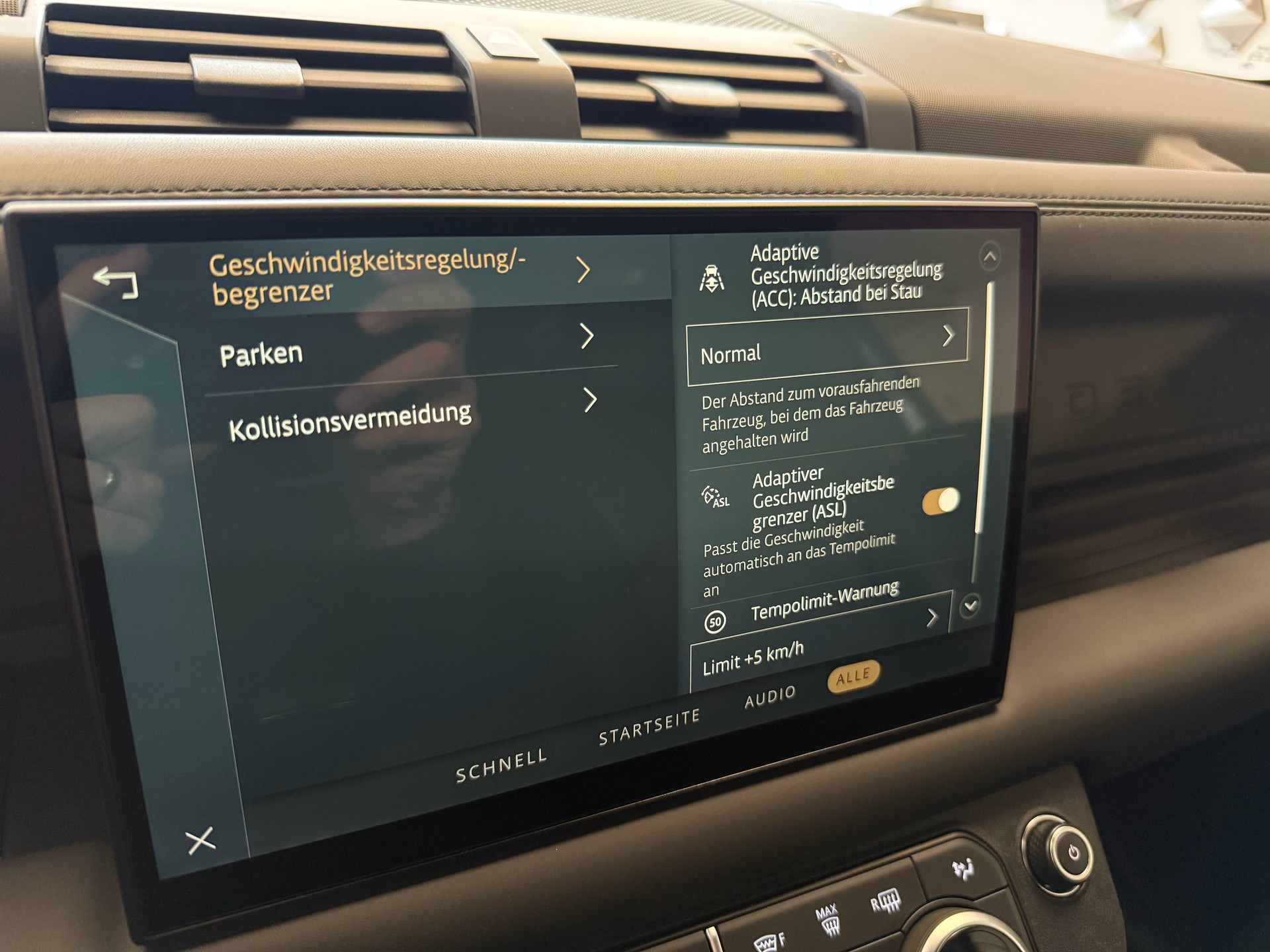 LAND ROVER Defender 90 3.0D I6 250 X-Dynamic HSE AT8-image-19