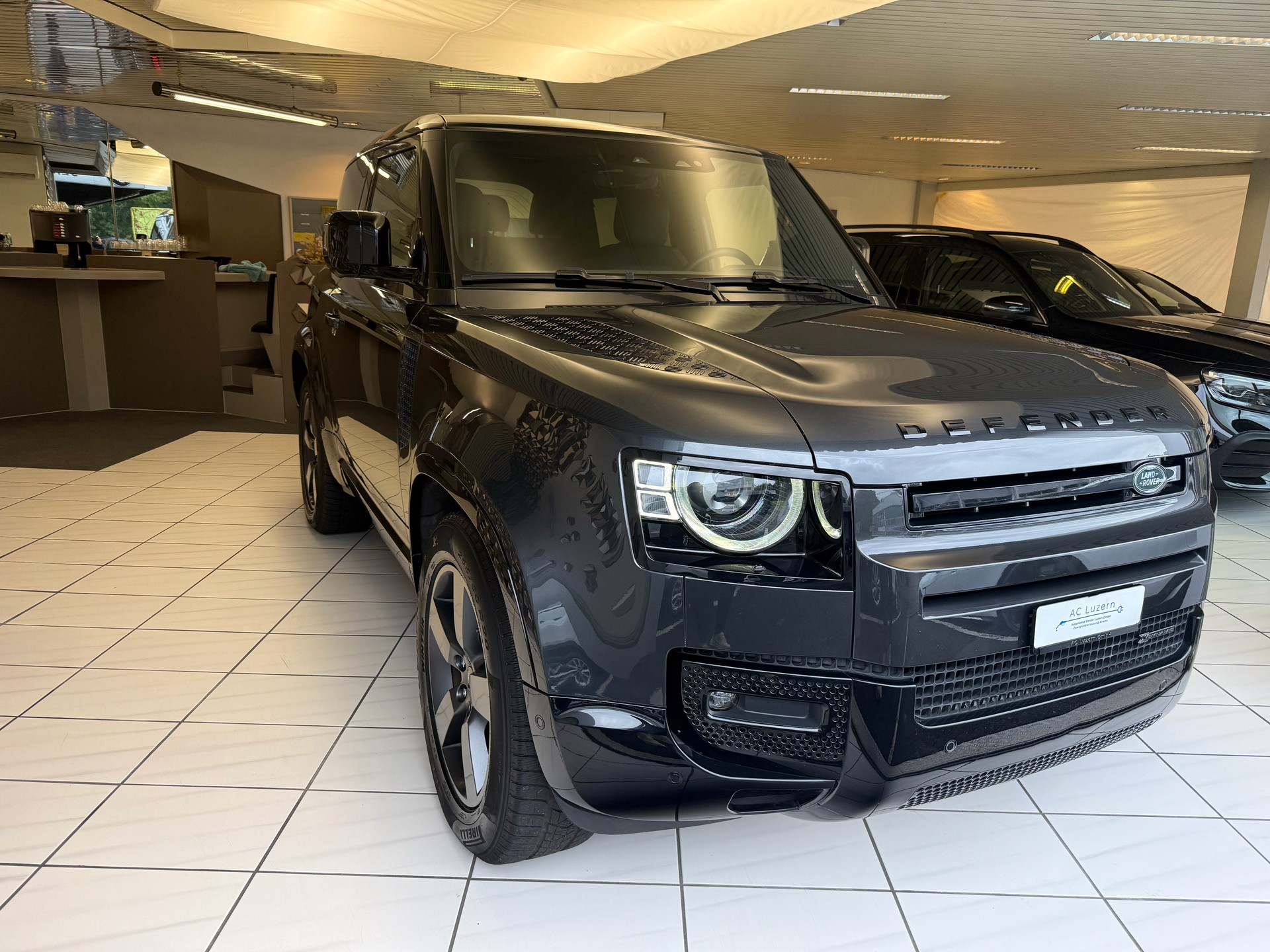 LAND ROVER Defender 90 3.0D I6 250 X-Dynamic HSE AT8-image-3
