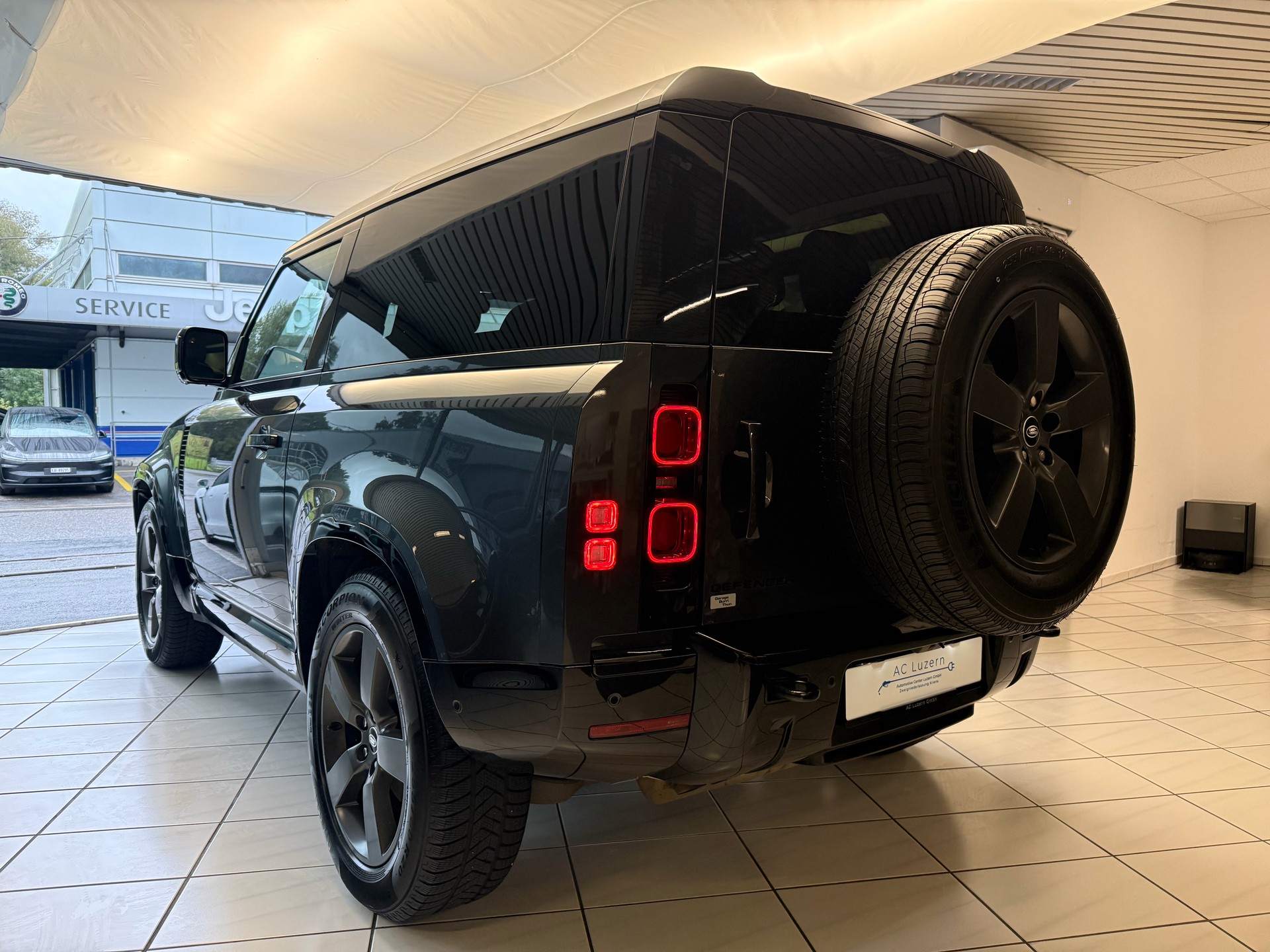 LAND ROVER Defender 90 3.0D I6 250 X-Dynamic HSE AT8-image-1