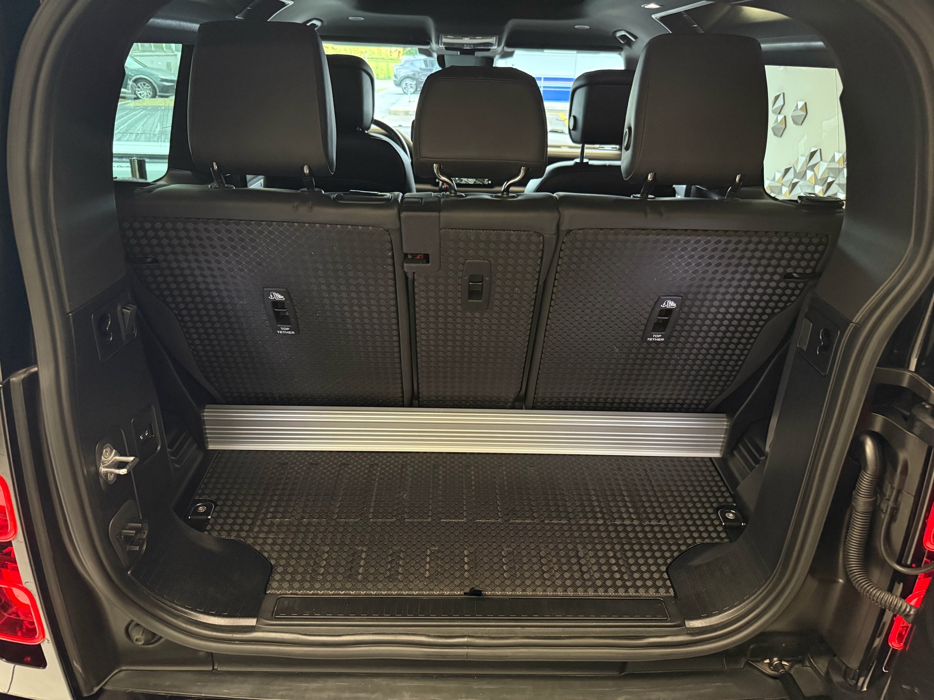 LAND ROVER Defender 90 3.0D I6 250 X-Dynamic HSE AT8-image-10