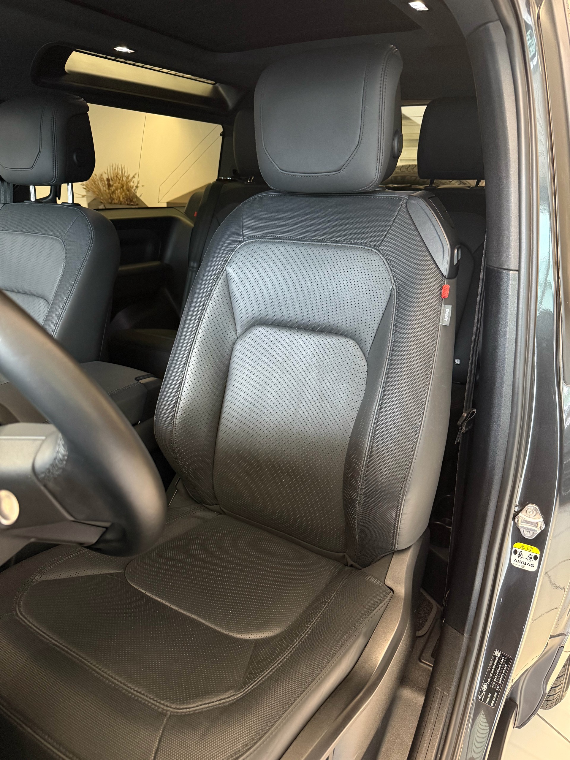 LAND ROVER Defender 90 3.0D I6 250 X-Dynamic HSE AT8-image-5