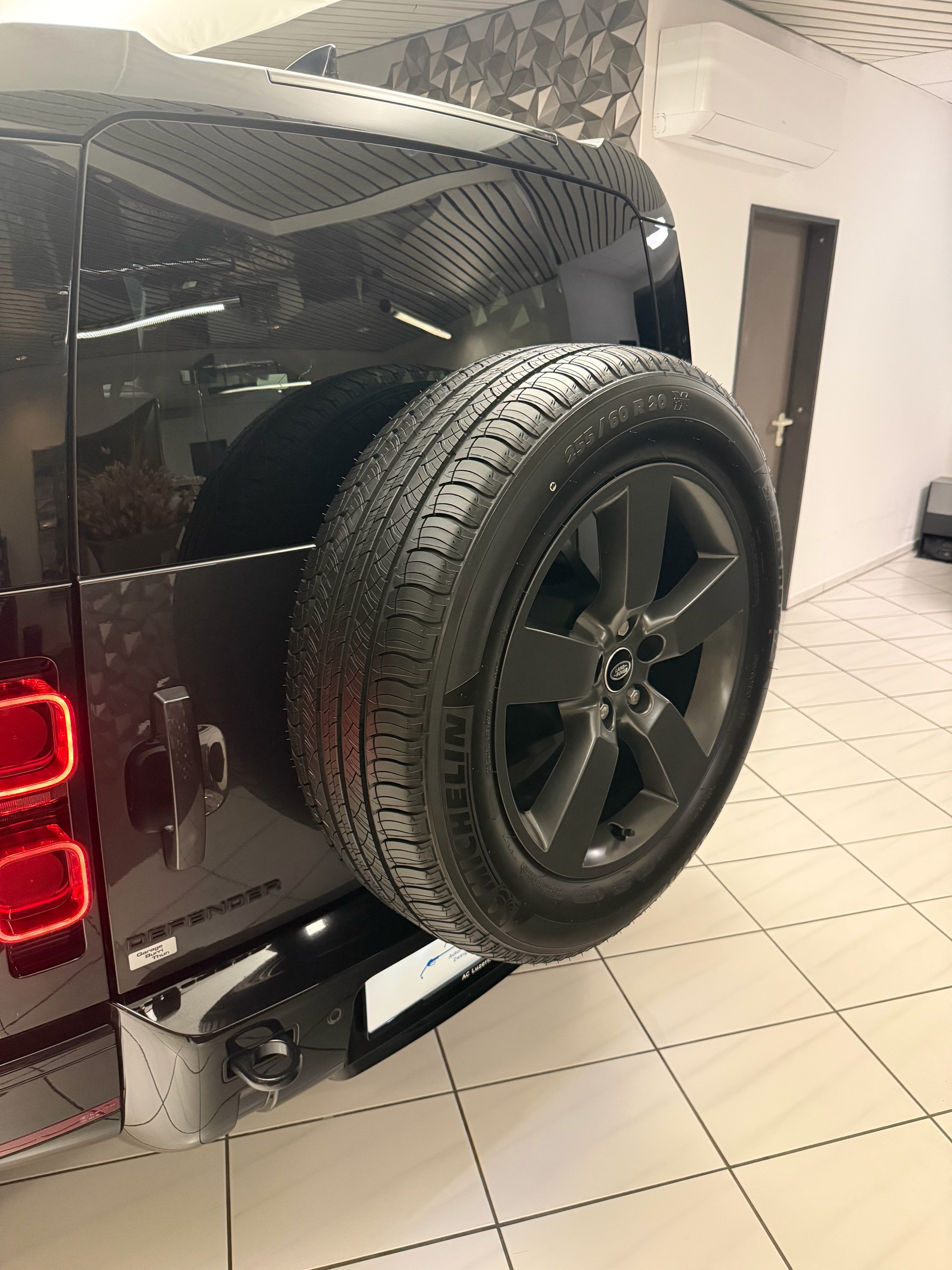 LAND ROVER Defender 90 3.0D I6 250 X-Dynamic HSE AT8-image-26