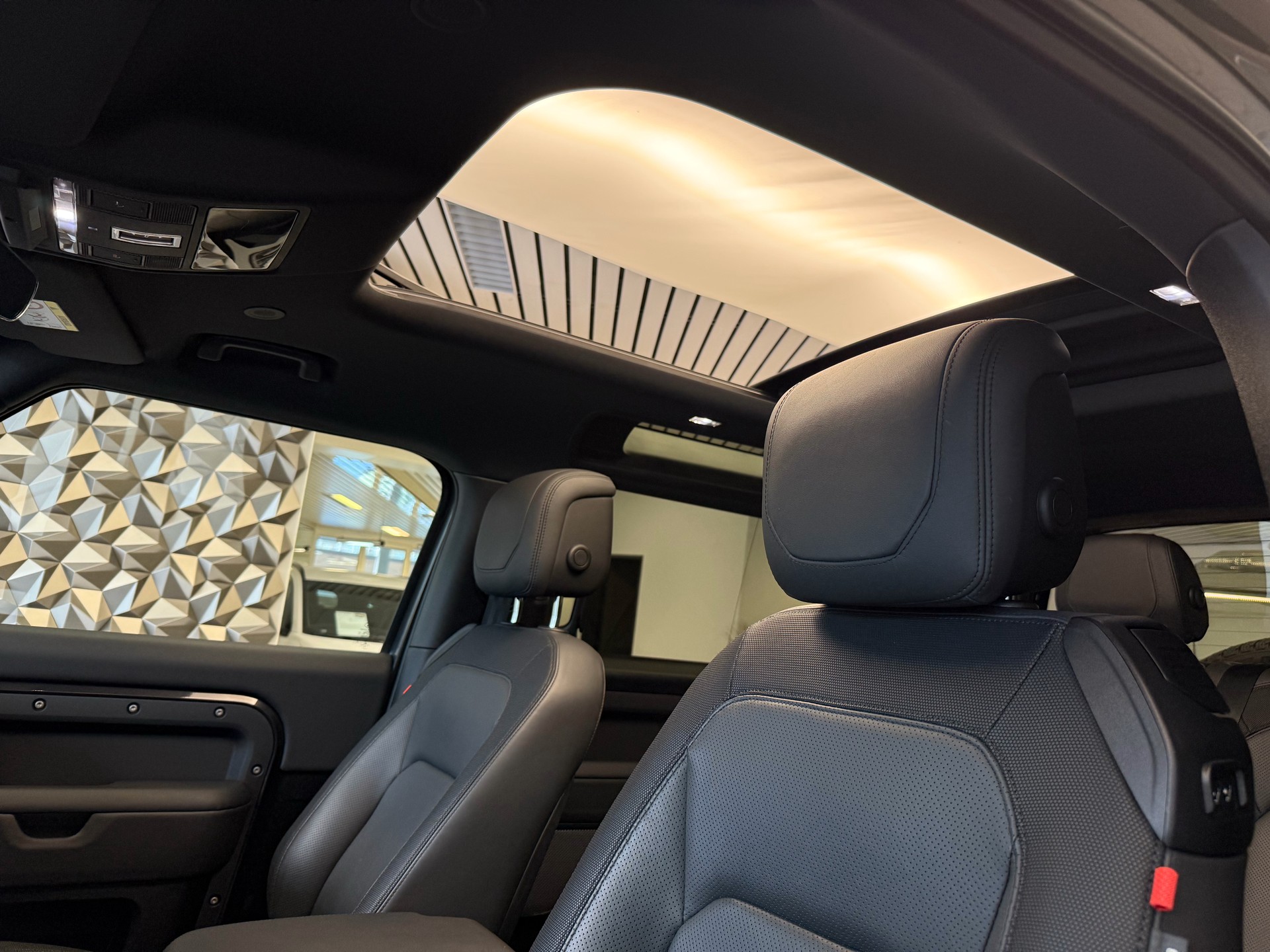 LAND ROVER Defender 90 3.0D I6 250 X-Dynamic HSE AT8-image-6