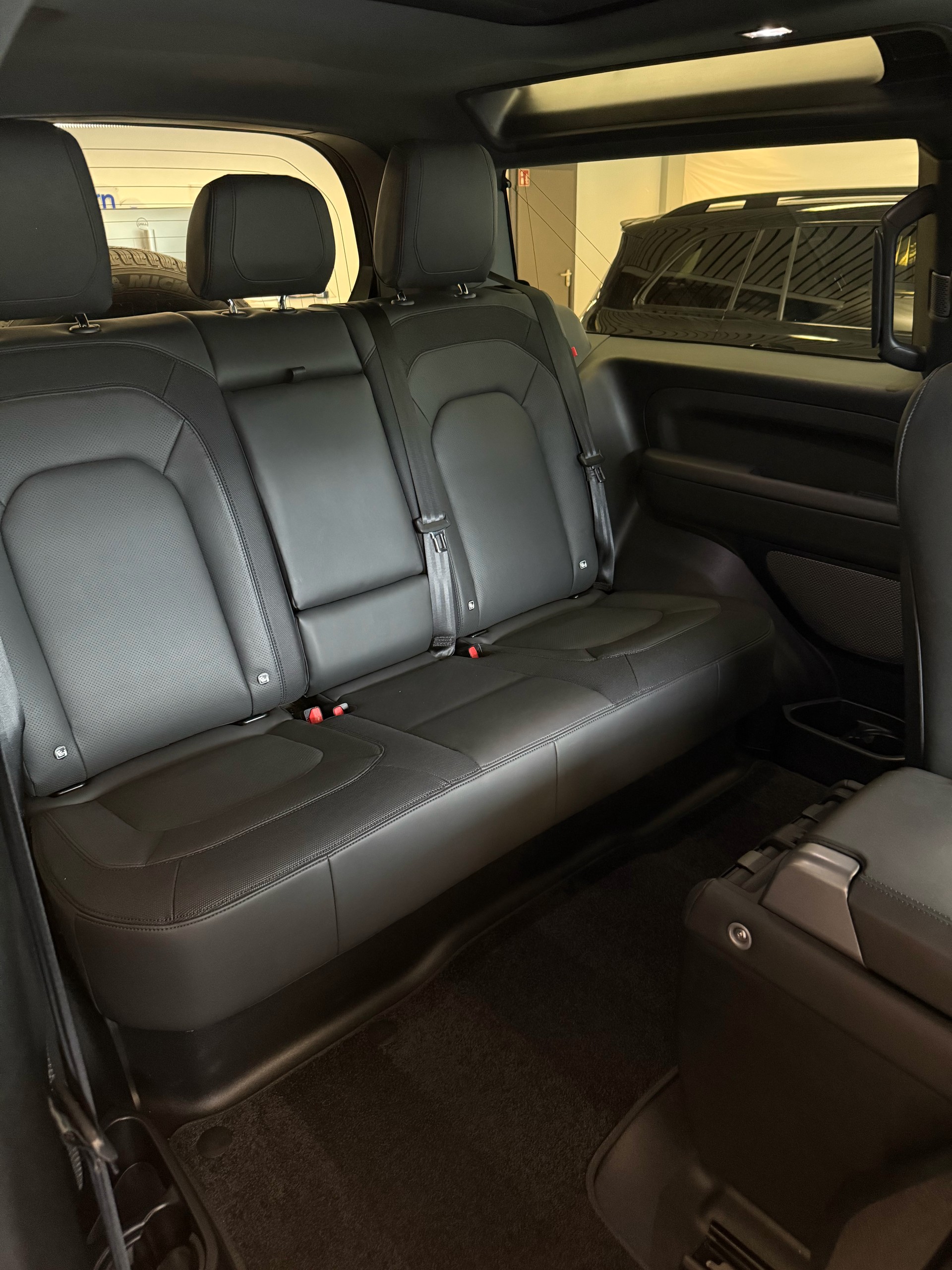 LAND ROVER Defender 90 3.0D I6 250 X-Dynamic HSE AT8-image-11