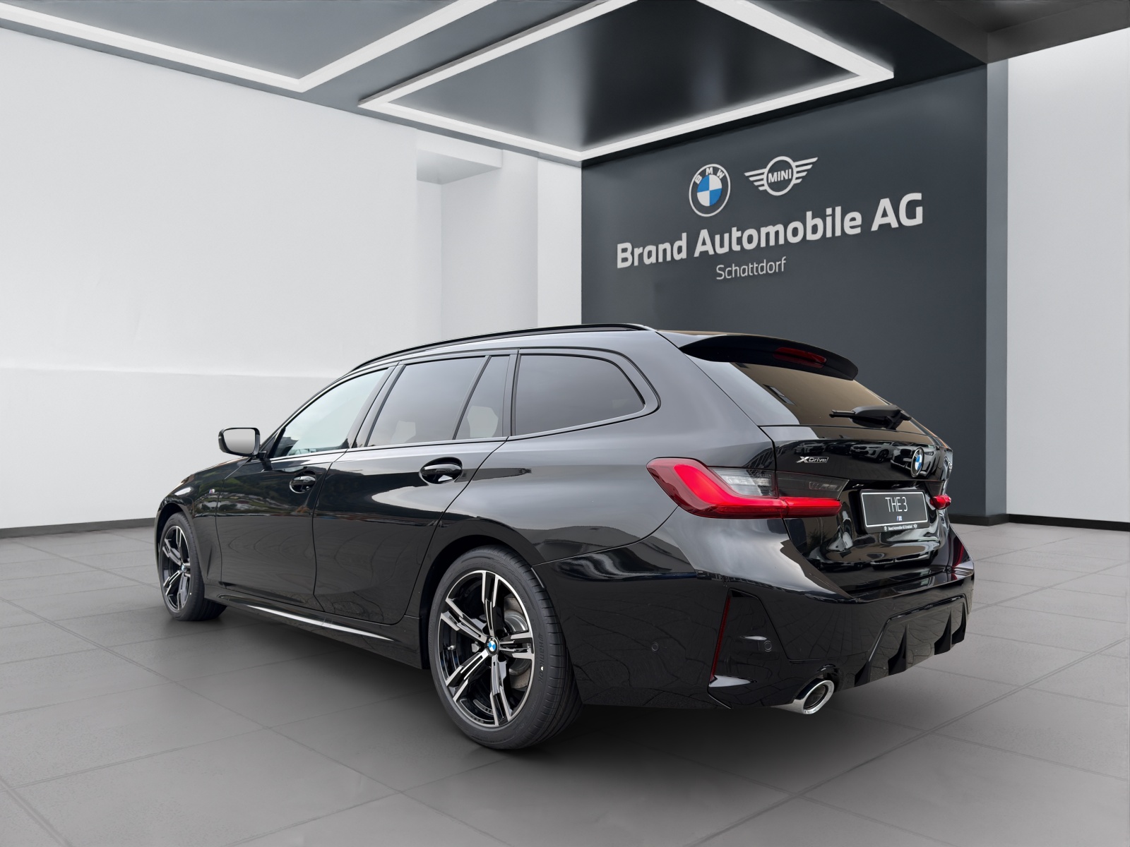 BMW 320d xDrive SAG Touring-image-2