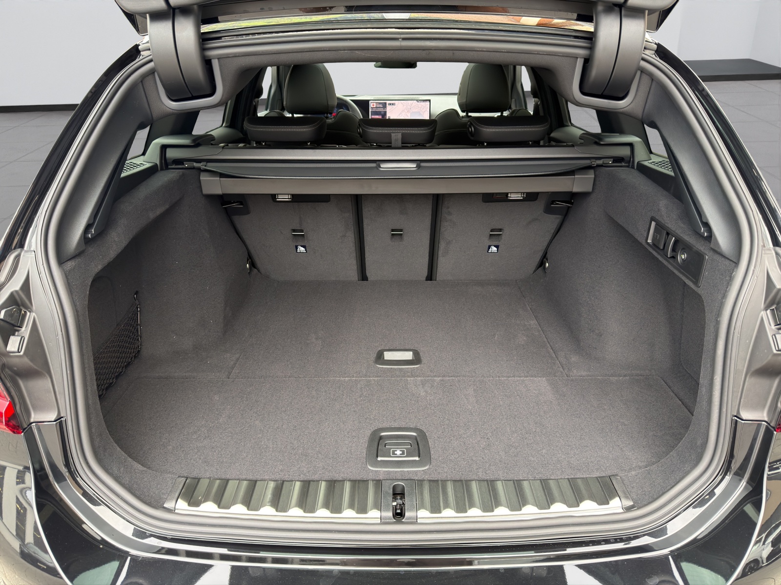 BMW 320d xDrive SAG Touring-image-12