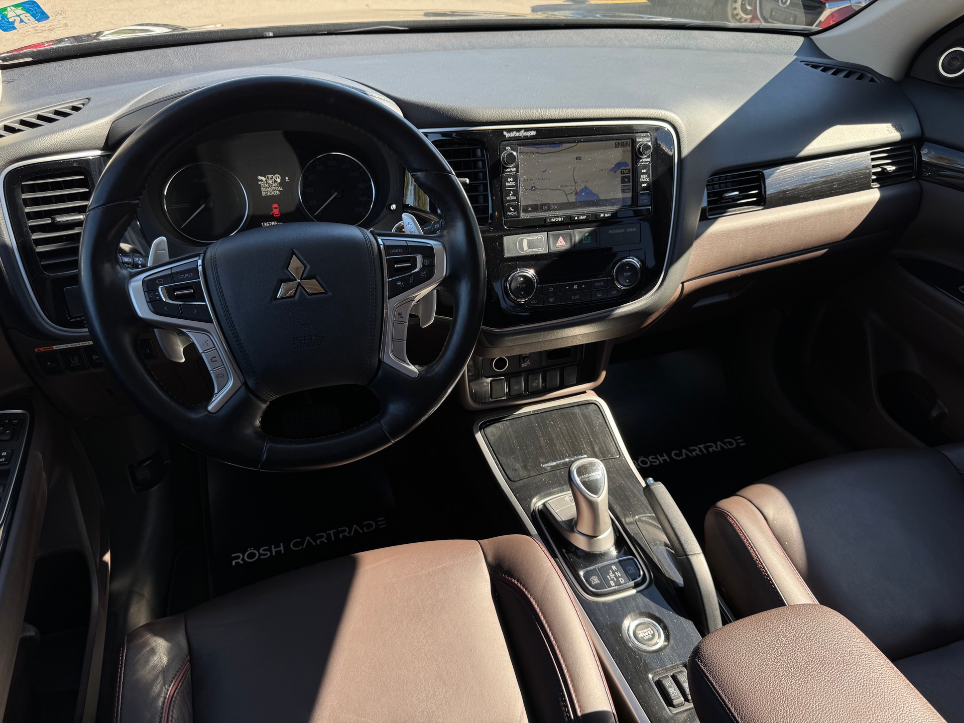 MITSUBISHI Outlander 2.0 PHEV Diamond 4WD Automatic-image-11