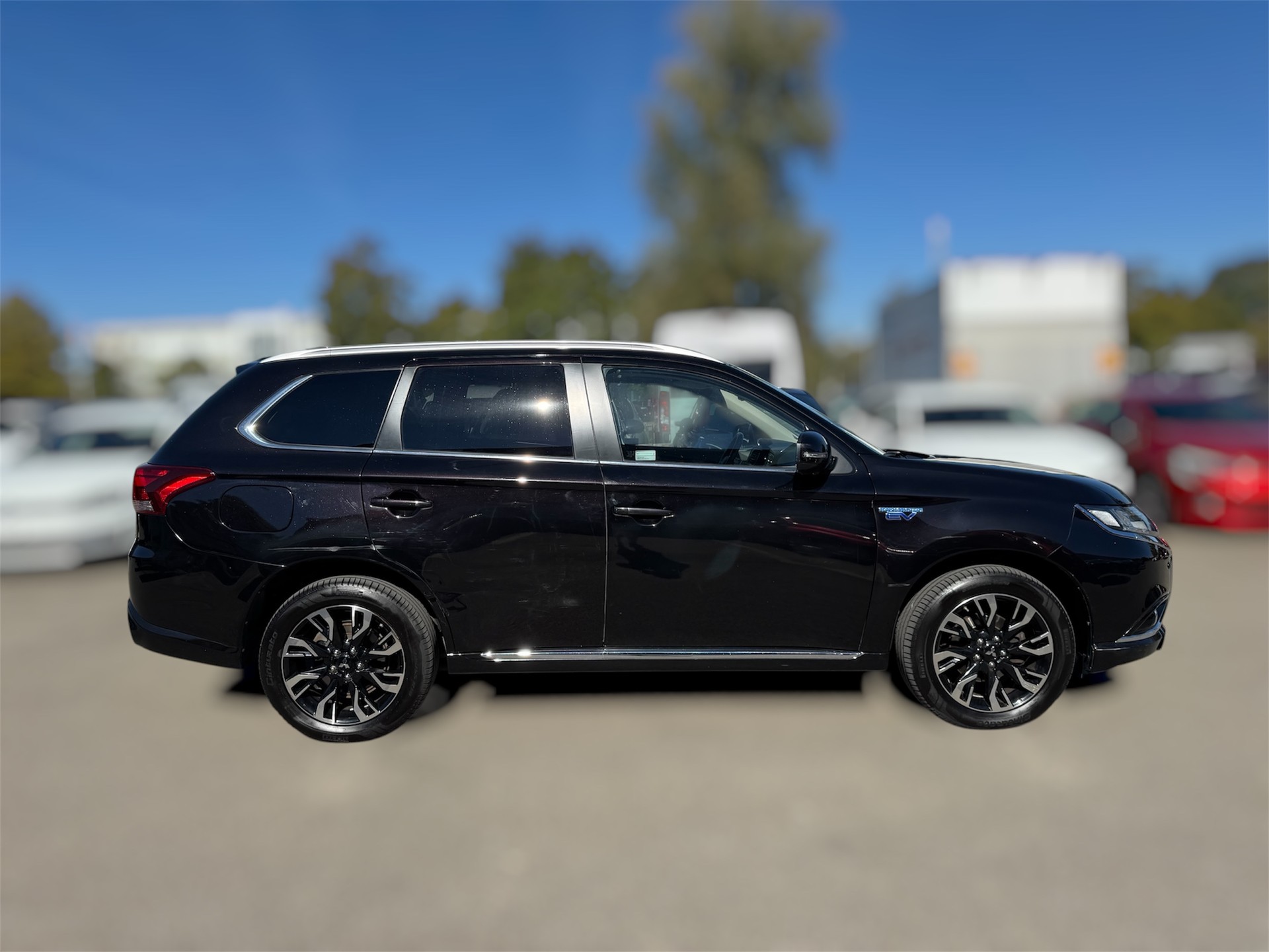 MITSUBISHI Outlander 2.0 PHEV Diamond 4WD Automatic-image-2