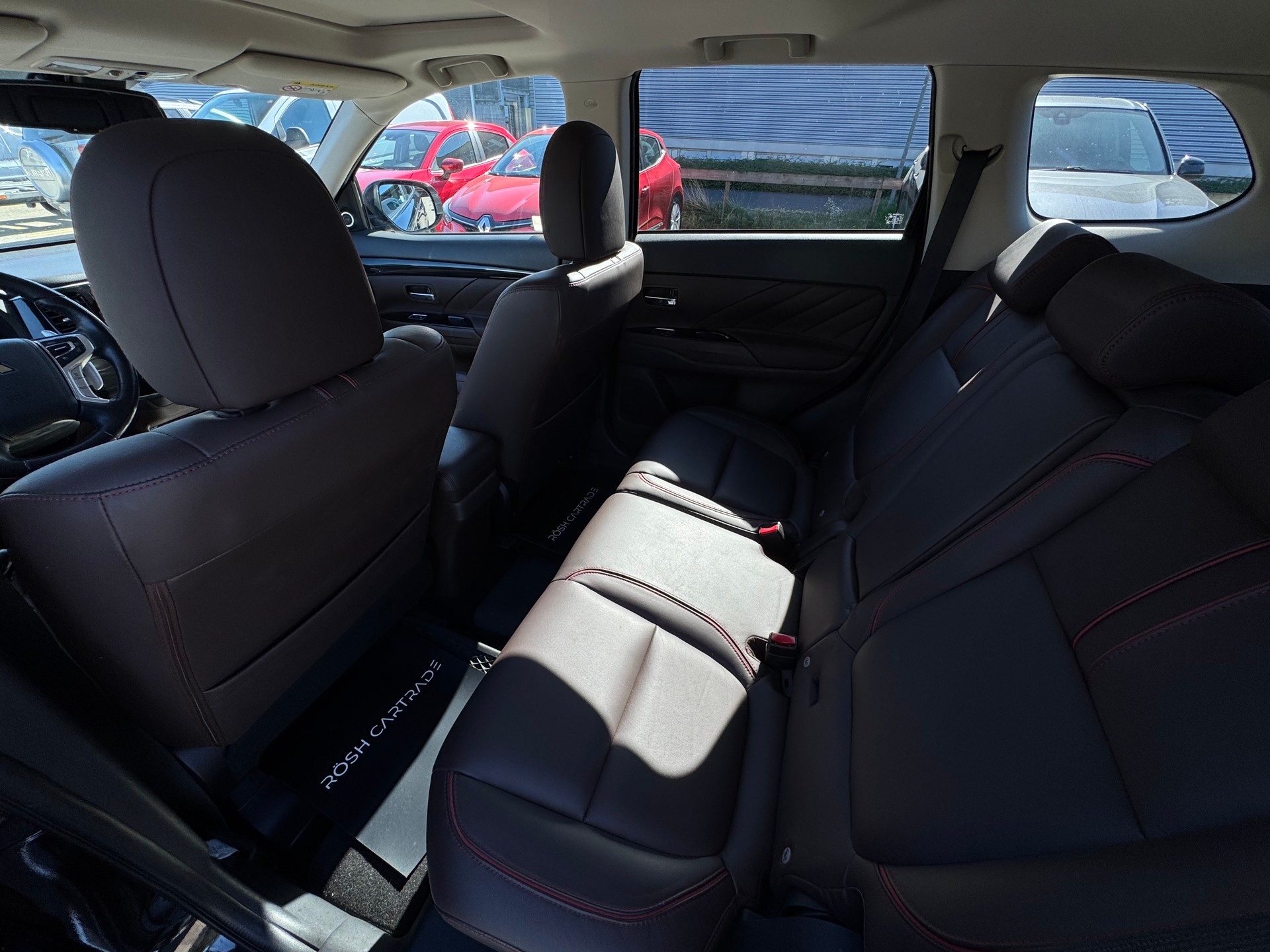 MITSUBISHI Outlander 2.0 PHEV Diamond 4WD Automatic-image-9