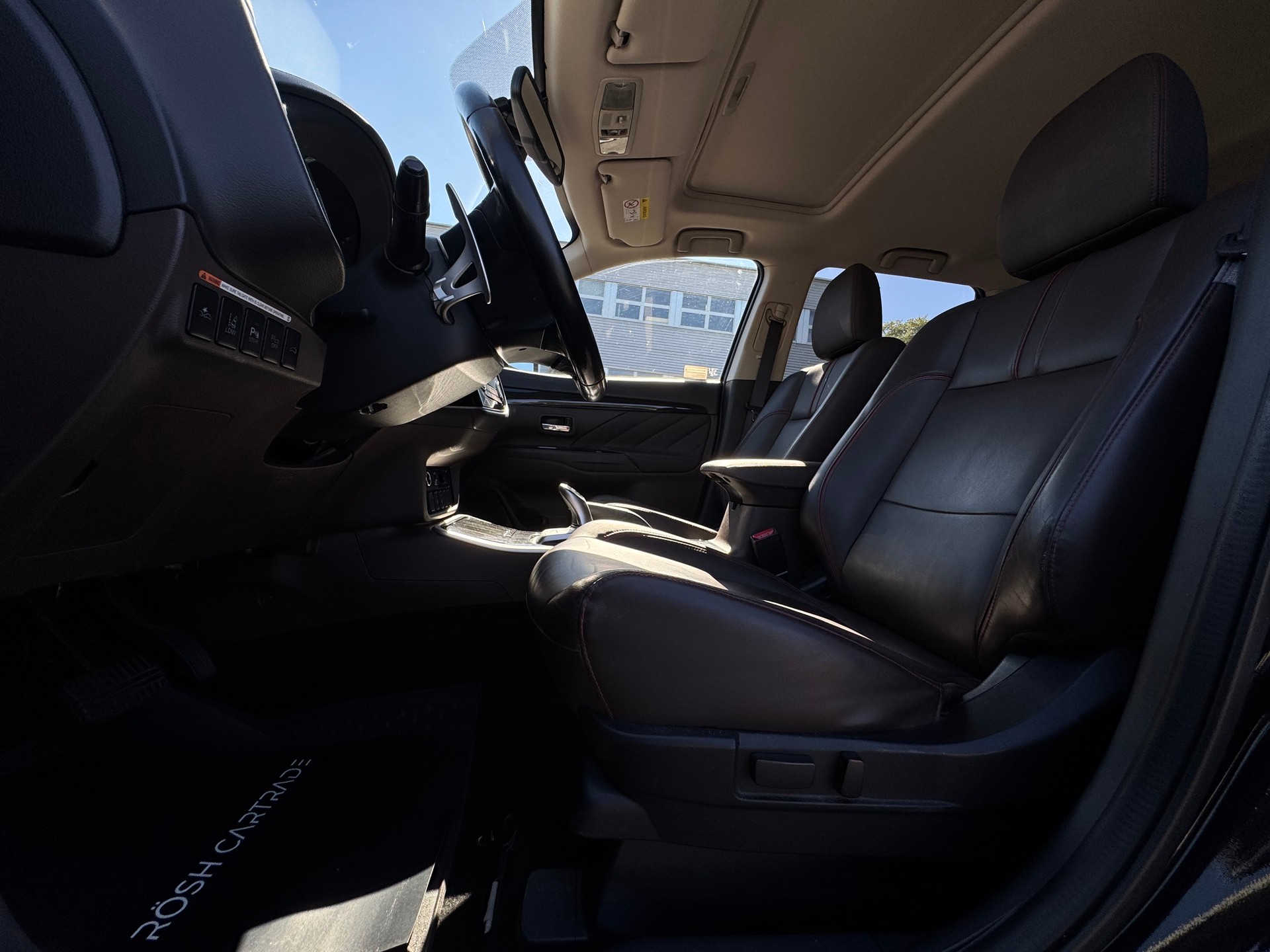 MITSUBISHI Outlander 2.0 PHEV Diamond 4WD Automatic-image-13