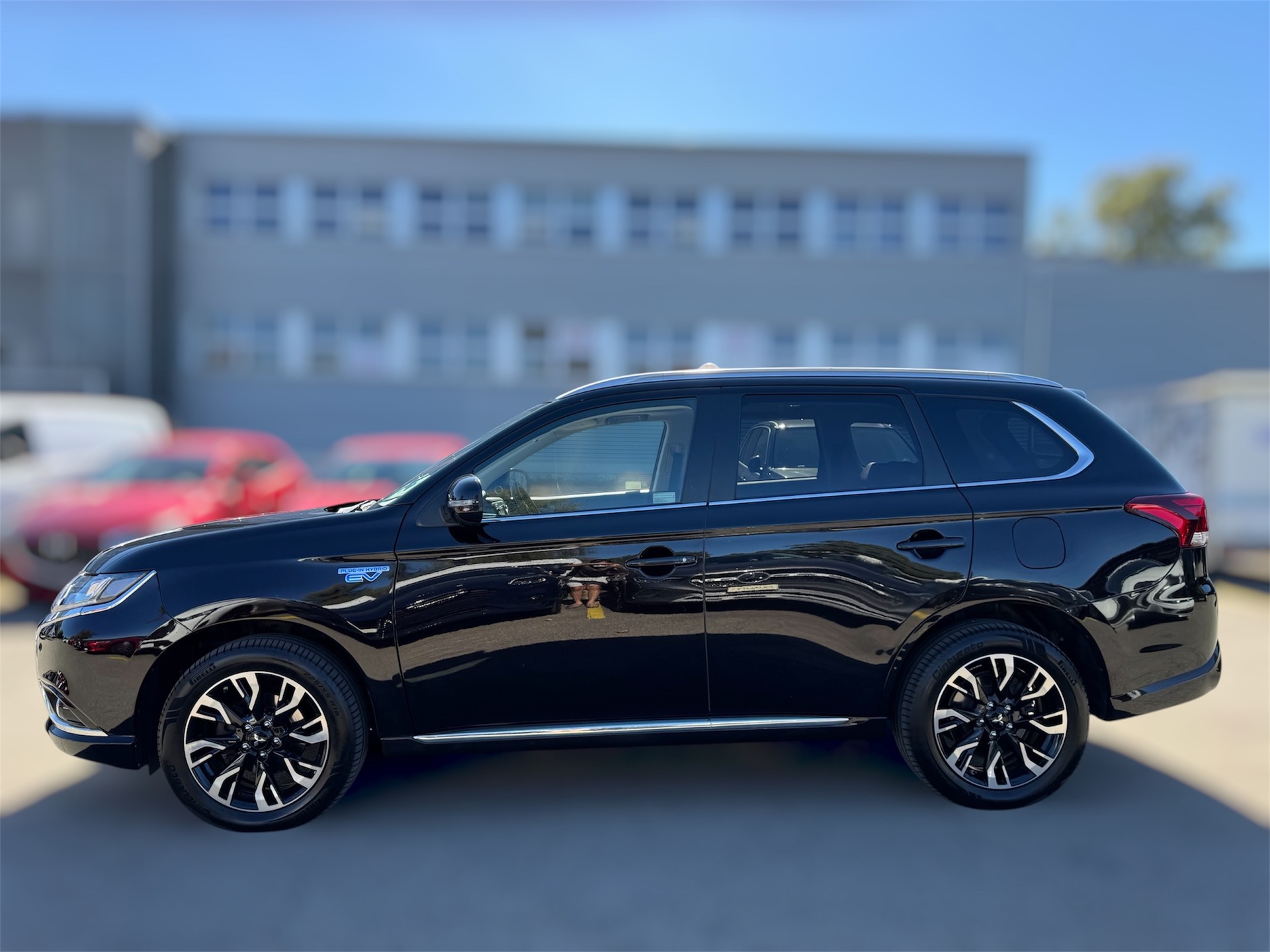 MITSUBISHI Outlander 2.0 PHEV Diamond 4WD Automatic-image-7