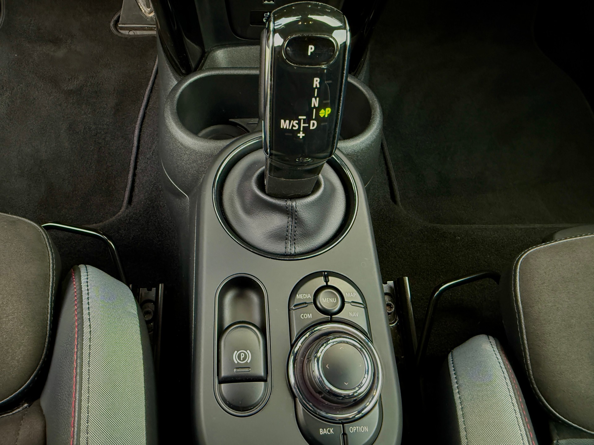 MINI Cooper John Cooper Works Steptronic Kraftvolle 231 PS-image-19