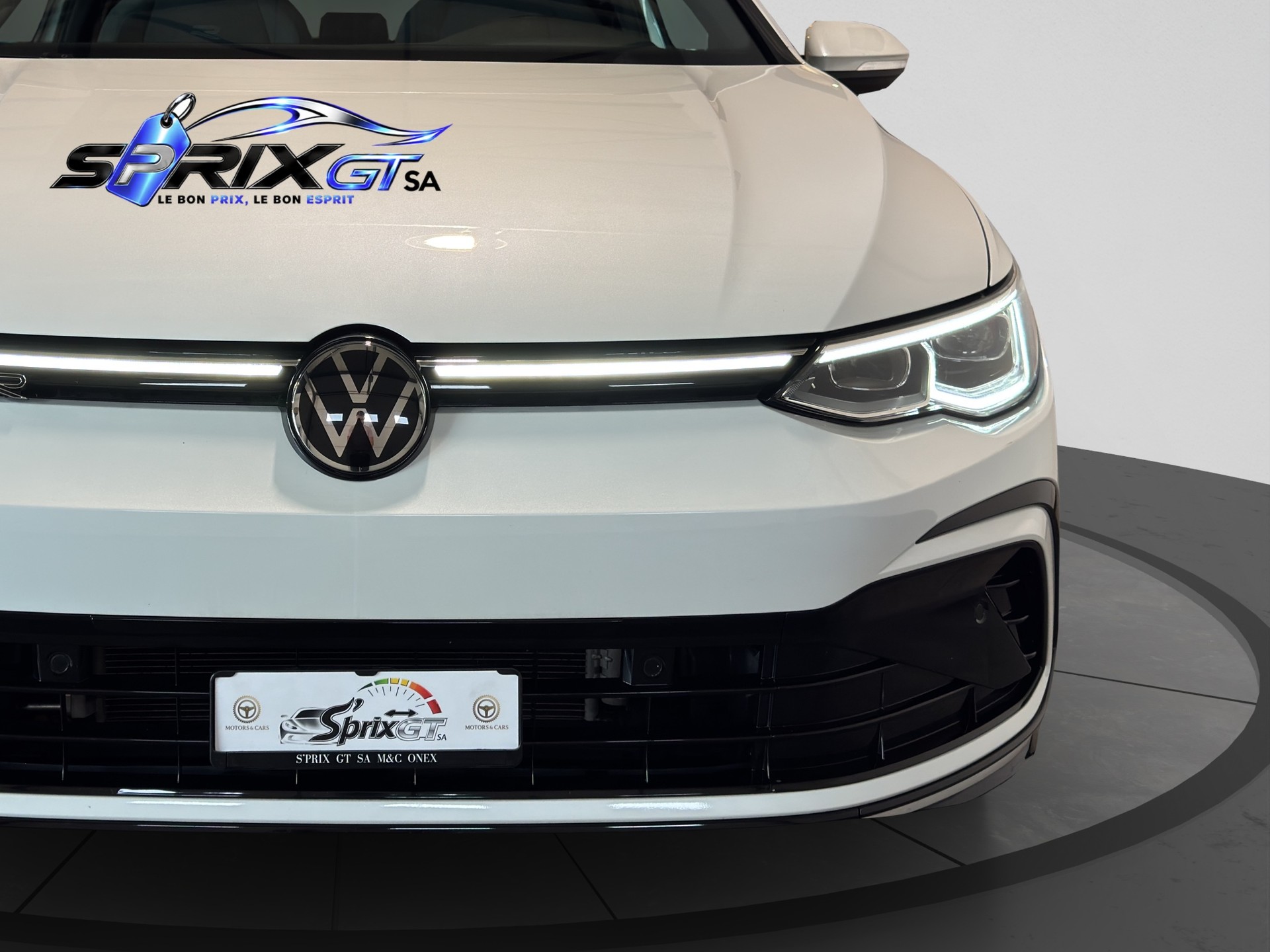 VW Golf 1.5 eTSI mHEV ACT R-Line DSG-image-7