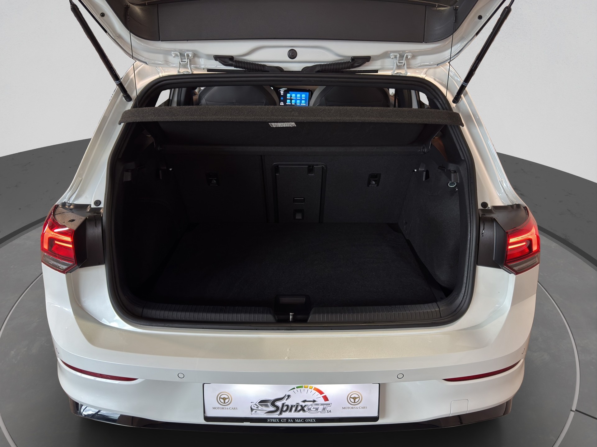 VW Golf 1.5 eTSI mHEV ACT R-Line DSG-image-16