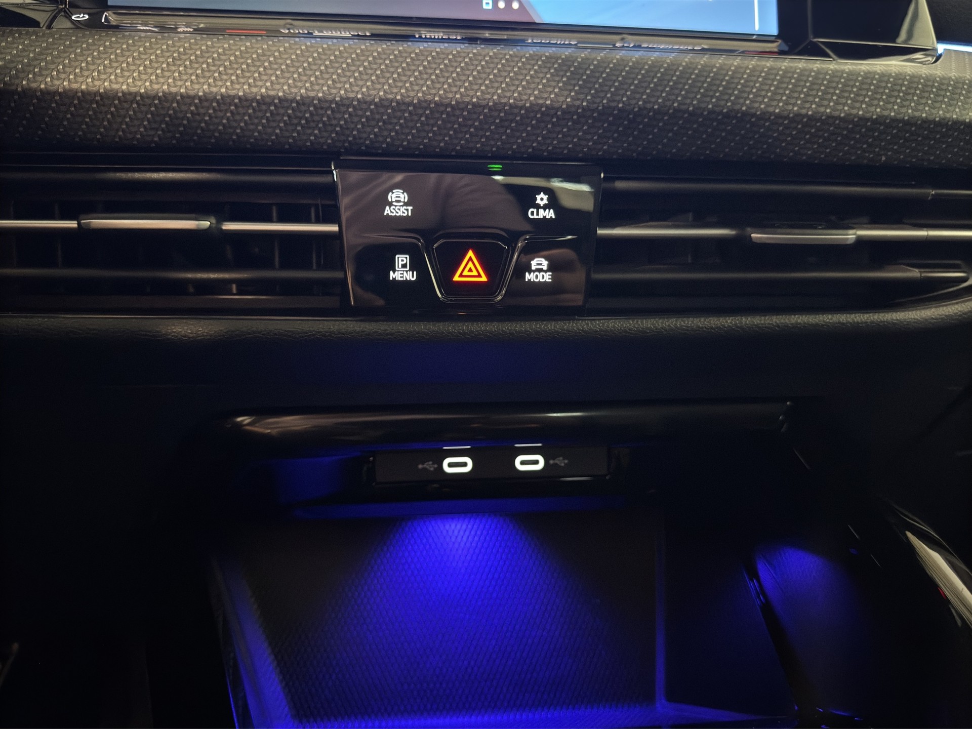 VW Golf 1.5 eTSI mHEV ACT R-Line DSG-image-14