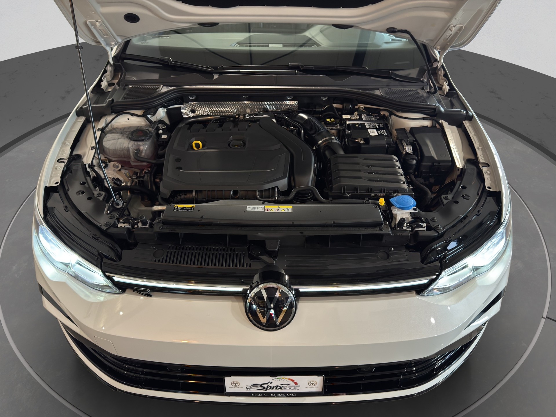 VW Golf 1.5 eTSI mHEV ACT R-Line DSG-image-18