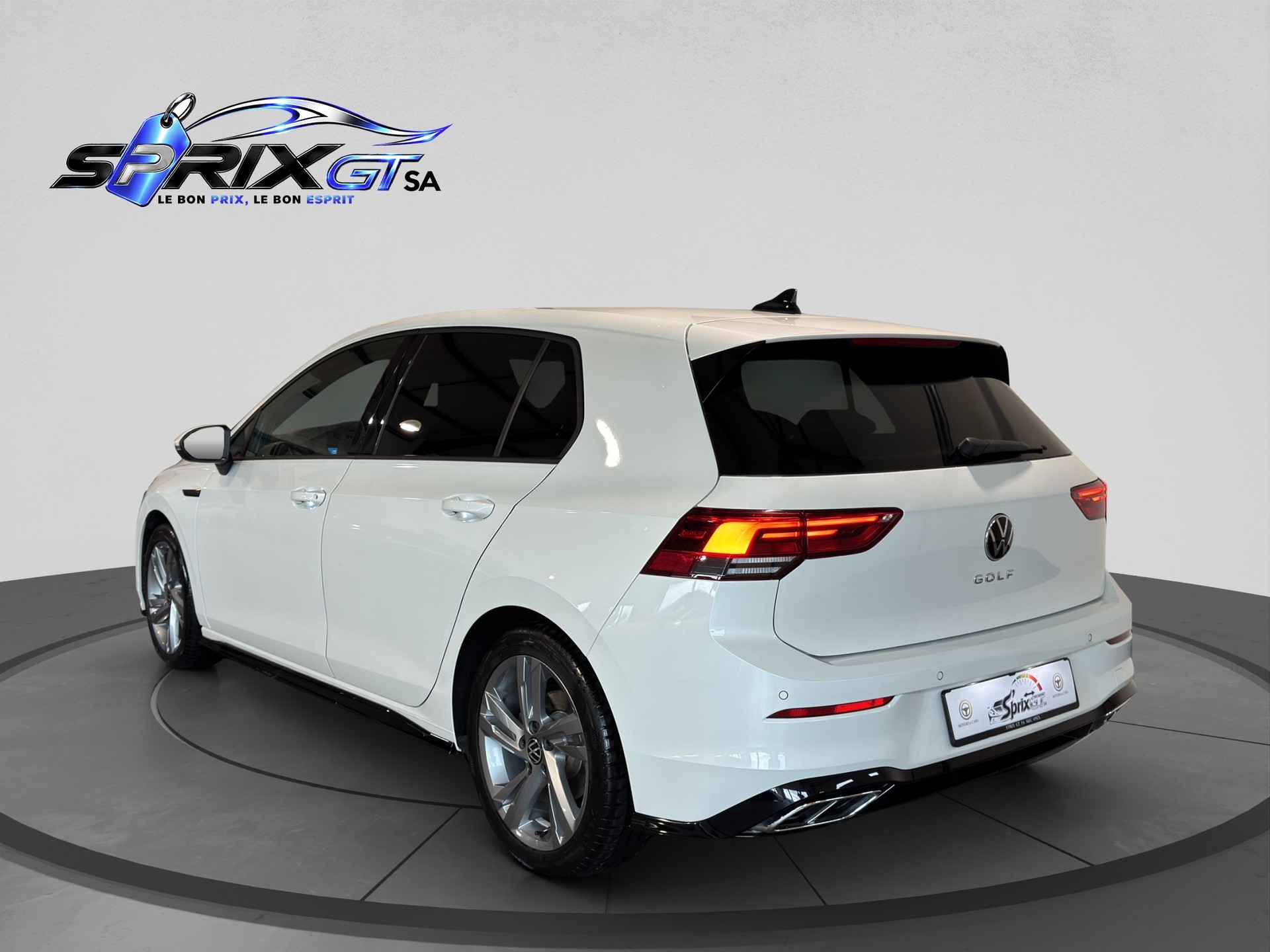 VW Golf 1.5 eTSI mHEV ACT R-Line DSG-image-2