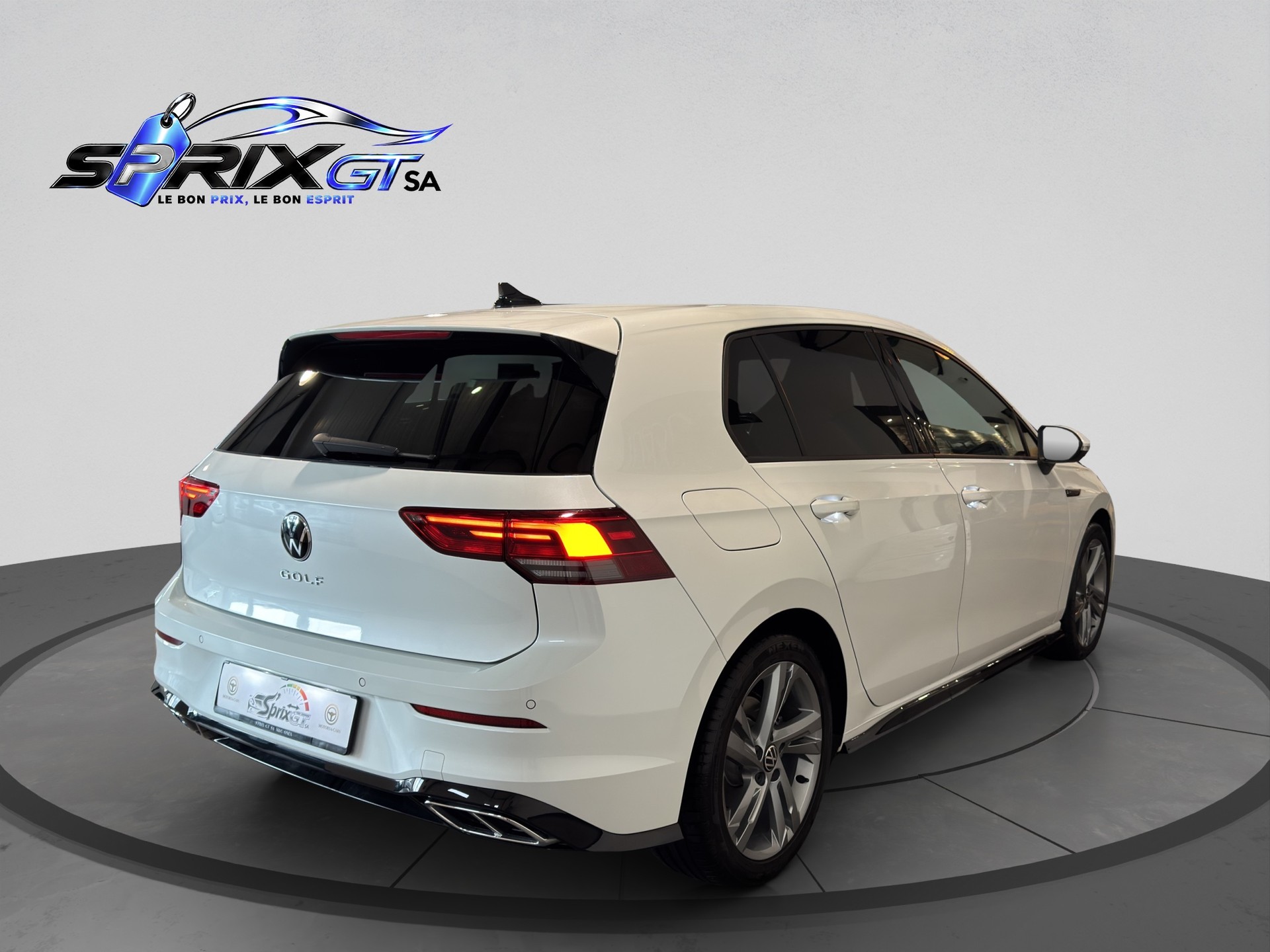 VW Golf 1.5 eTSI mHEV ACT R-Line DSG-image-4