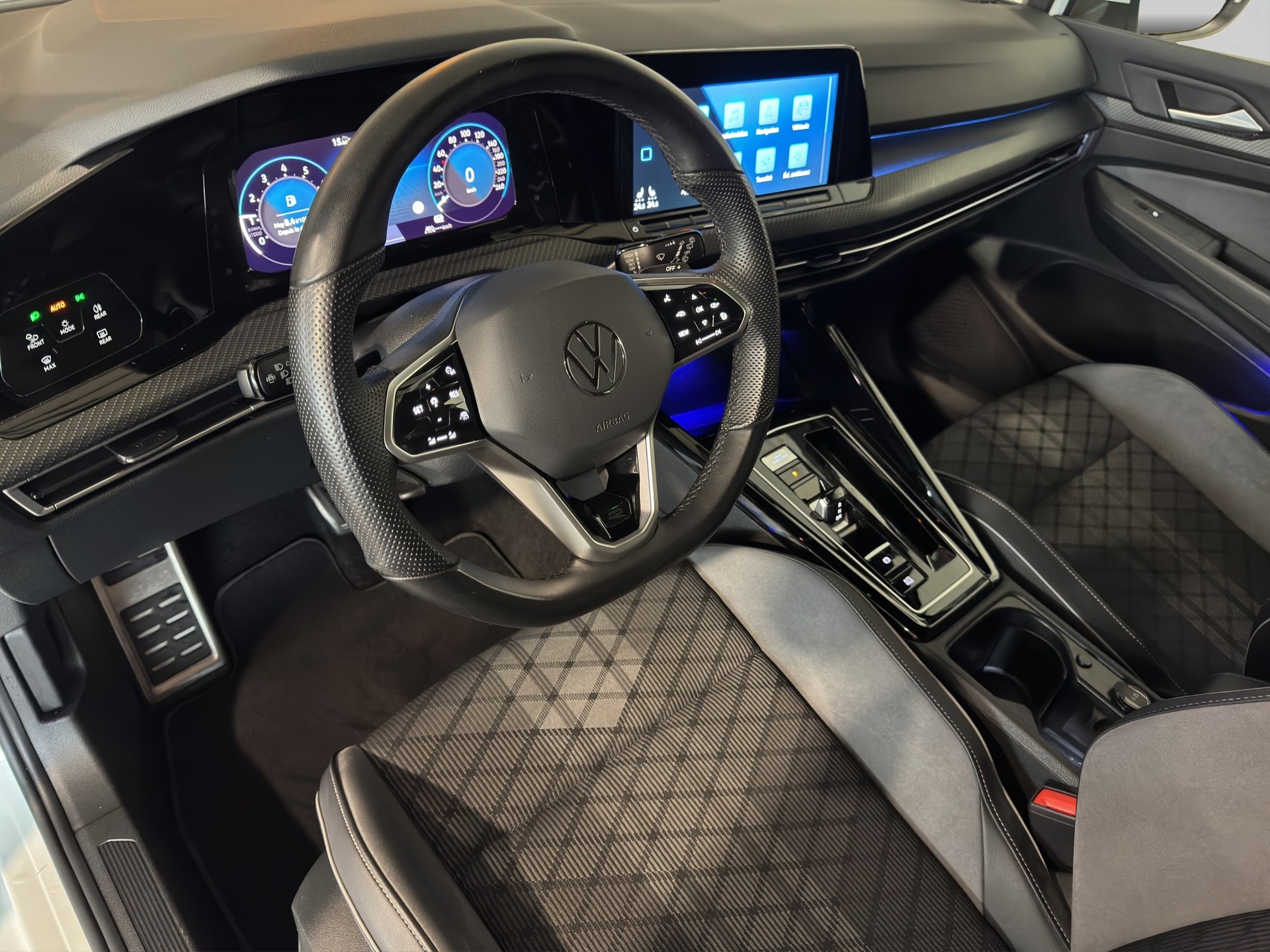 VW Golf 1.5 eTSI mHEV ACT R-Line DSG-image-9
