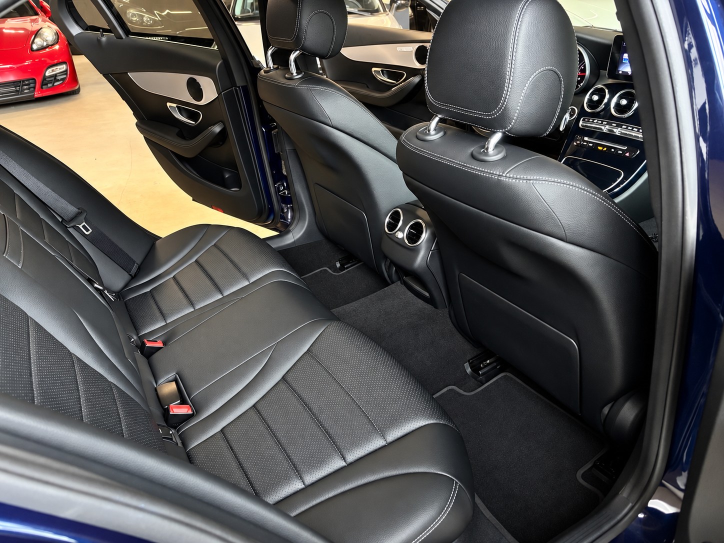 MERCEDES-BENZ C 180 Avantgarde 9G-Tronic-image-16