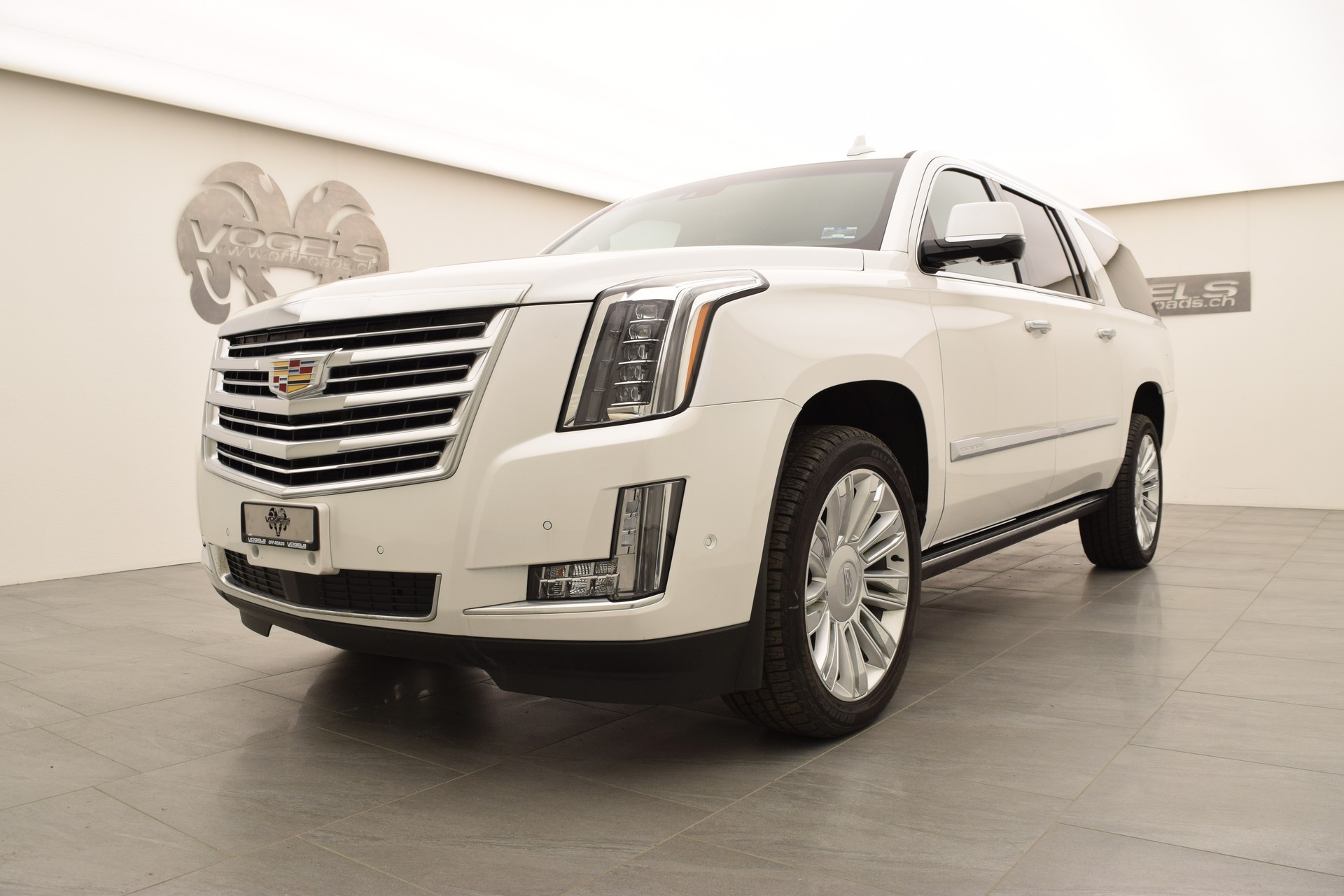 CADILLAC Escalade 6.2 ESV Platinum-showroom-element-1