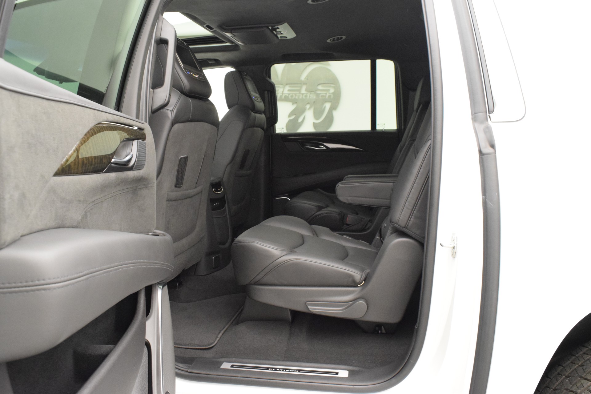 CADILLAC Escalade 6.2 ESV Platinum-image-14