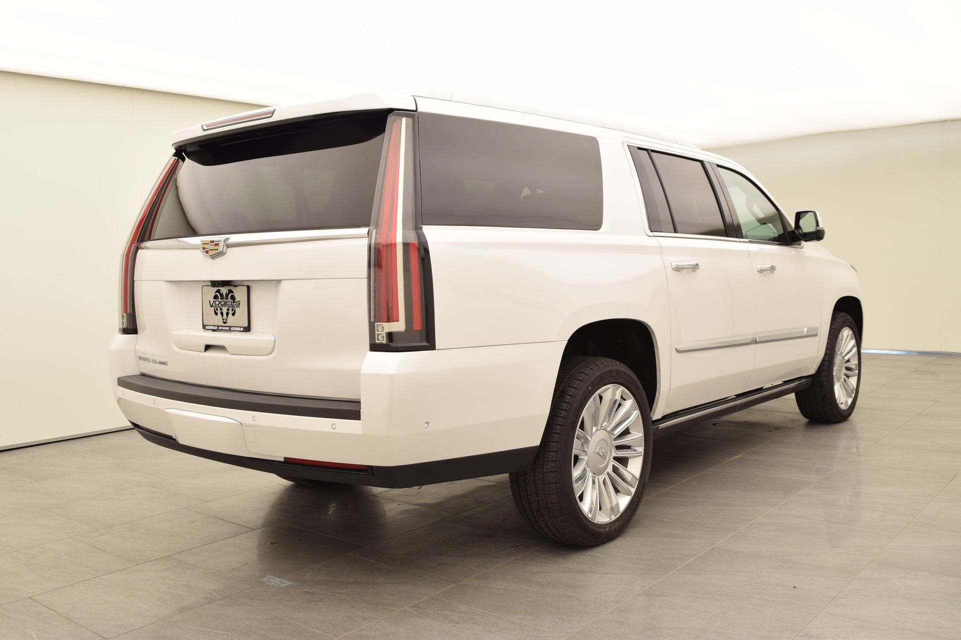 CADILLAC Escalade 6.2 ESV Platinum-image-4