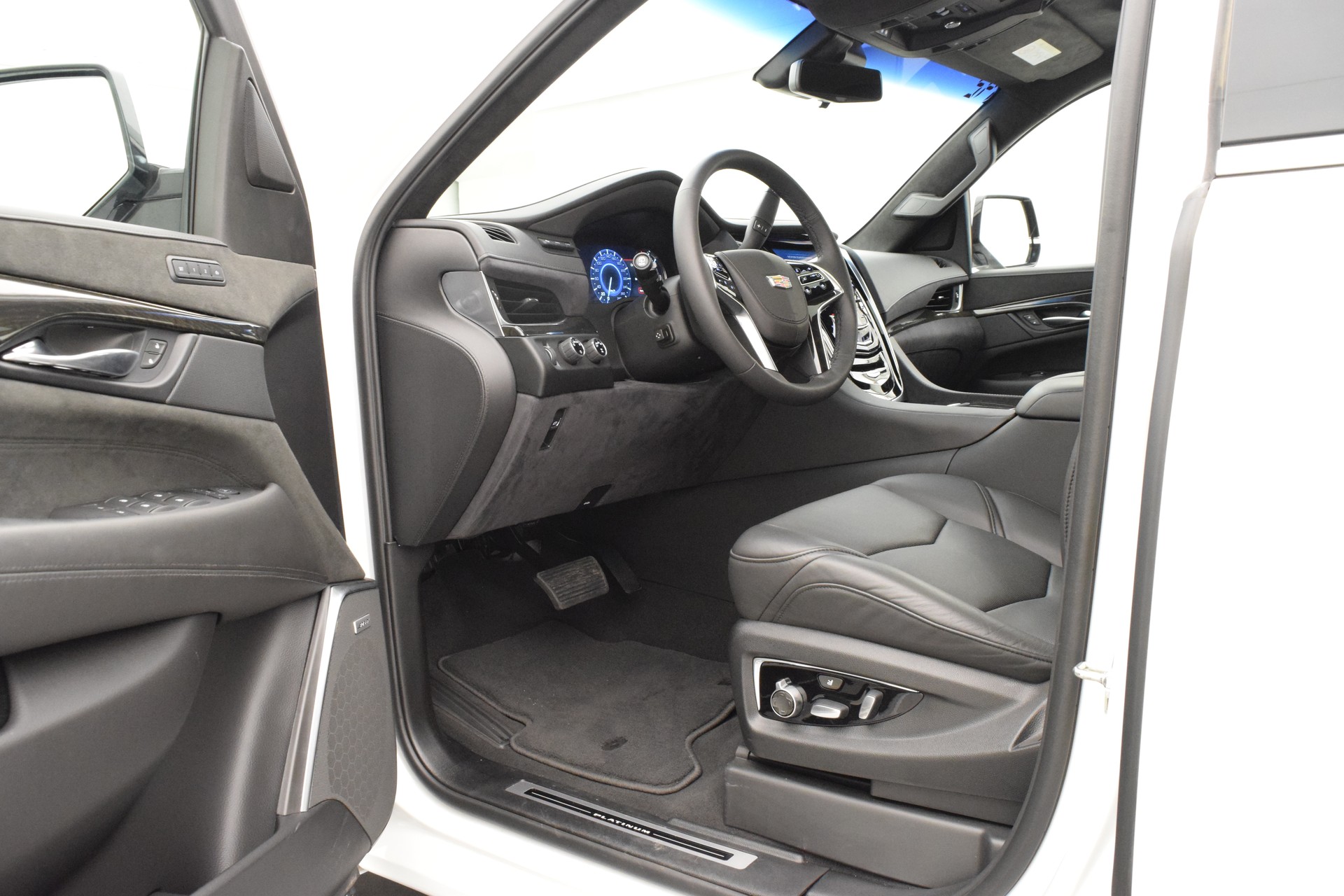 CADILLAC Escalade 6.2 ESV Platinum-image-8