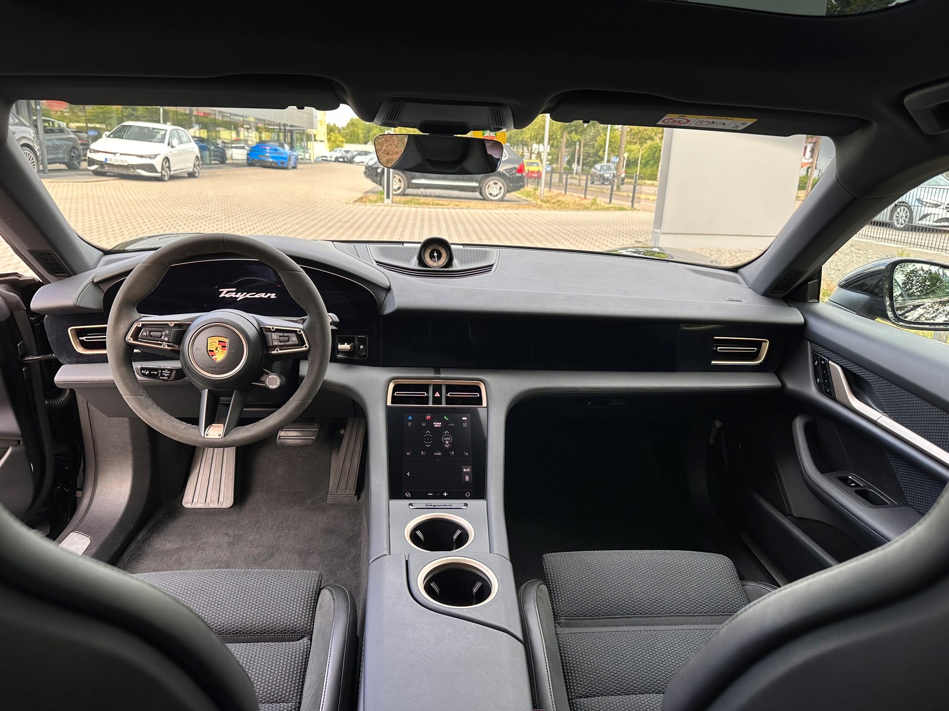 PORSCHE Taycan 4S-image-7