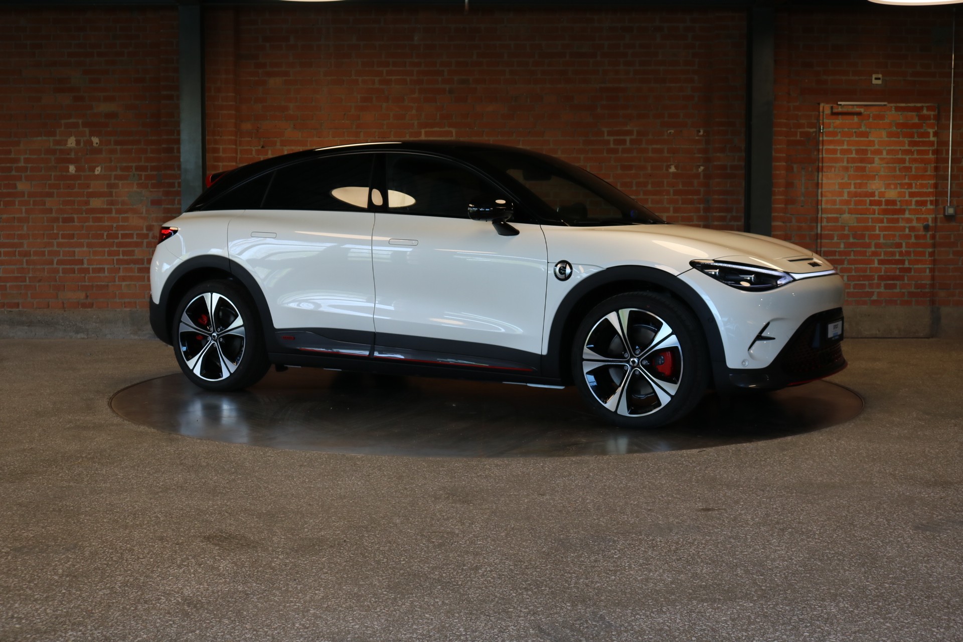 SMART #3 66kWh BRABUS 4x4, 428PS, Aktions-Leasing 0% oder Cash-Prämie CHF 4'000.-, sofort verfügbar-image-1
