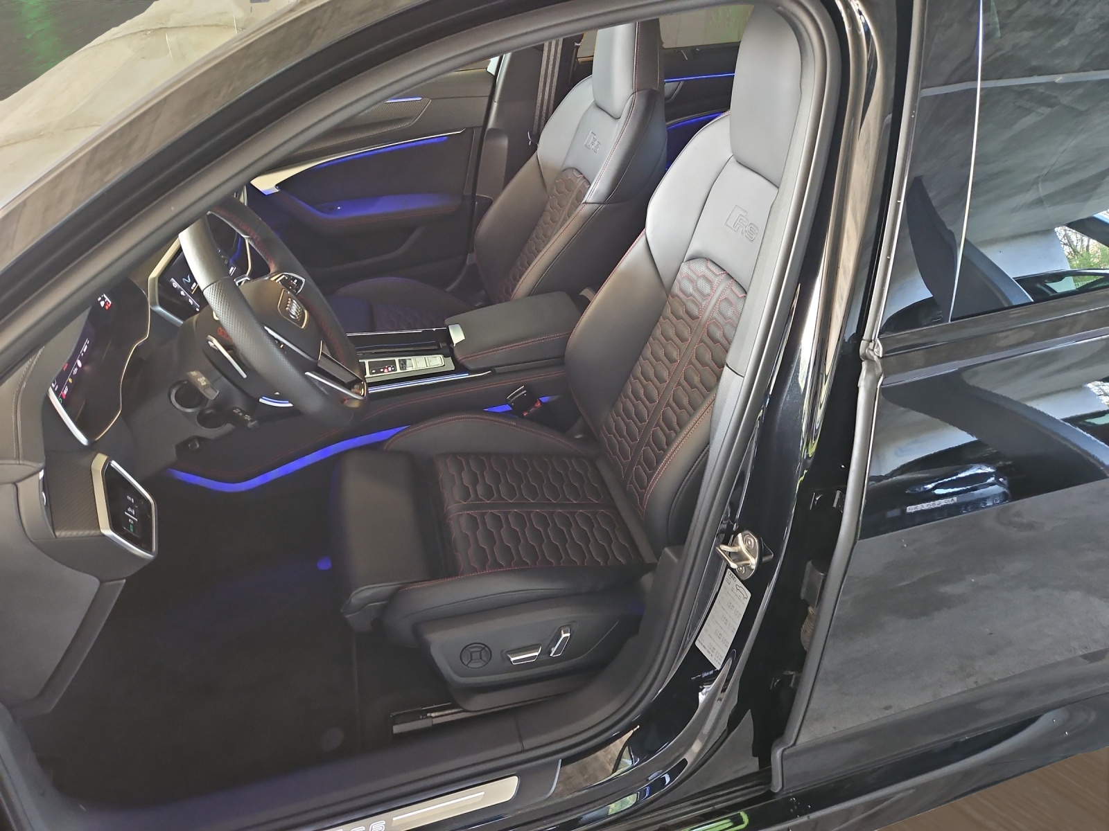 AUDI RS6 Avant 4.0 TFSI V8 quattro-image-8