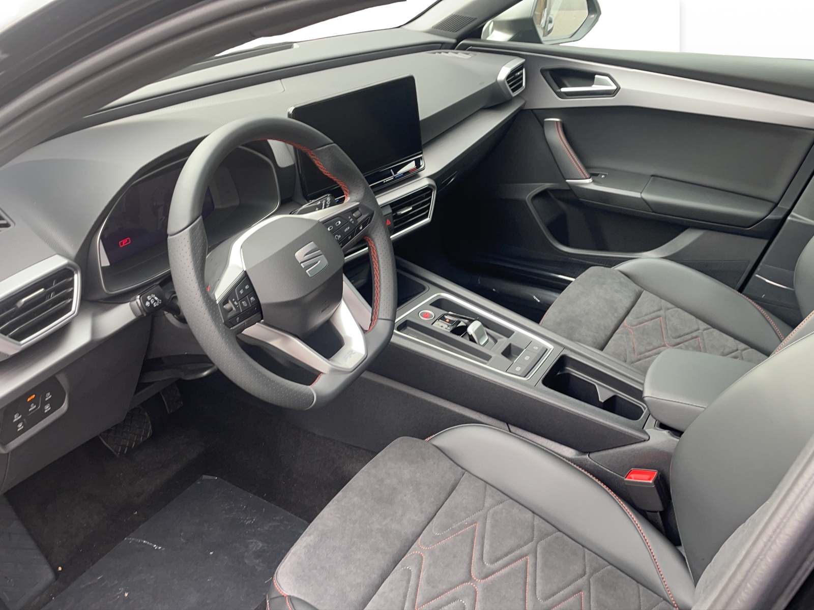 SEAT Leon ST 1.5 eTSI mHEV DSG Move FR-image-4
