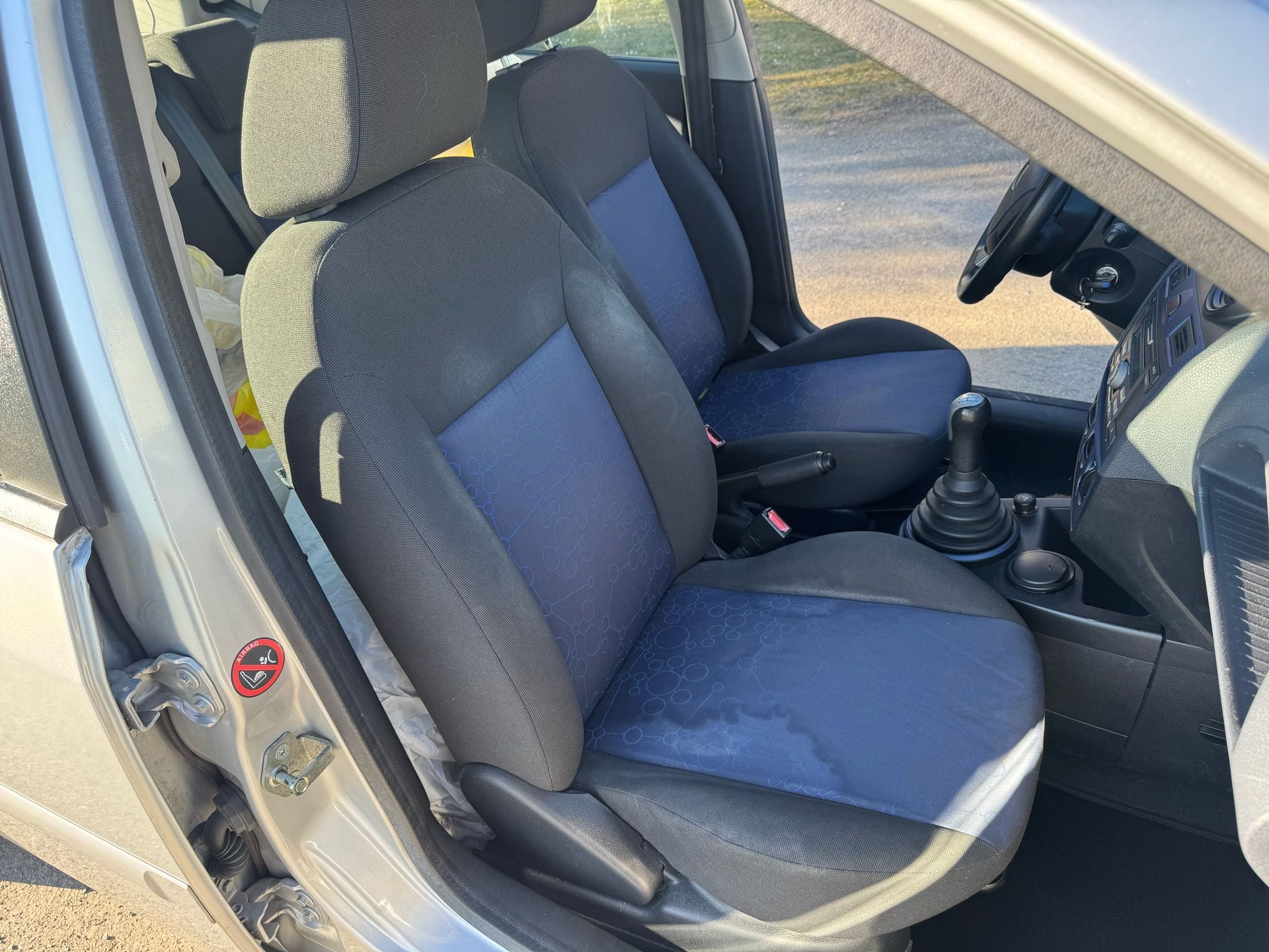 FORD Fiesta 1.4 16V Ambiente-image-9