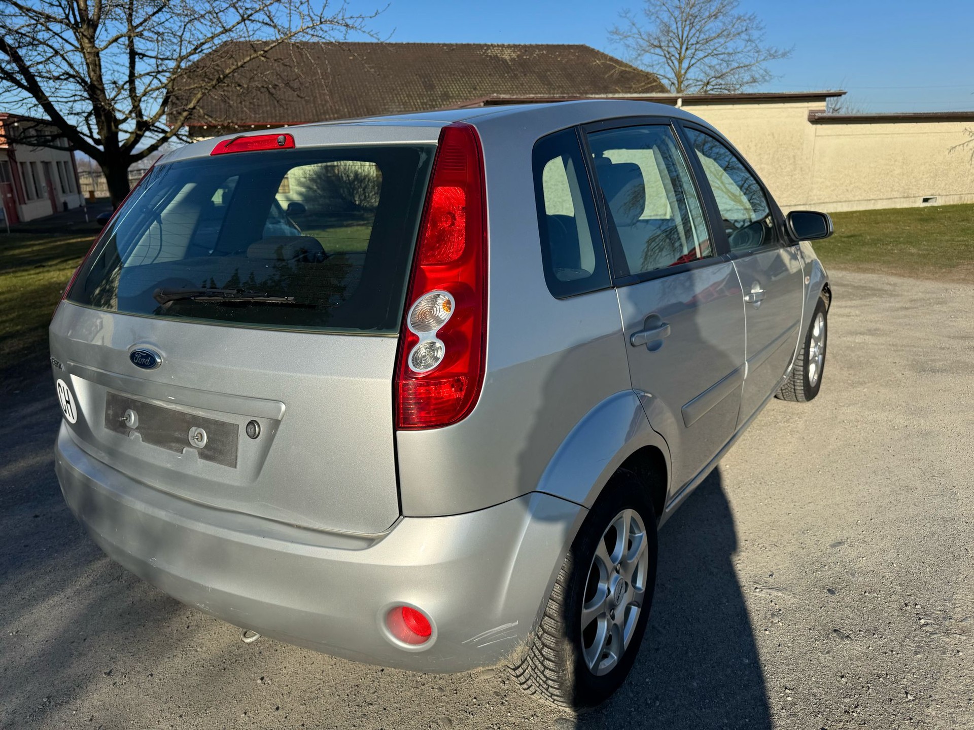 FORD Fiesta 1.4 16V Ambiente-image-6