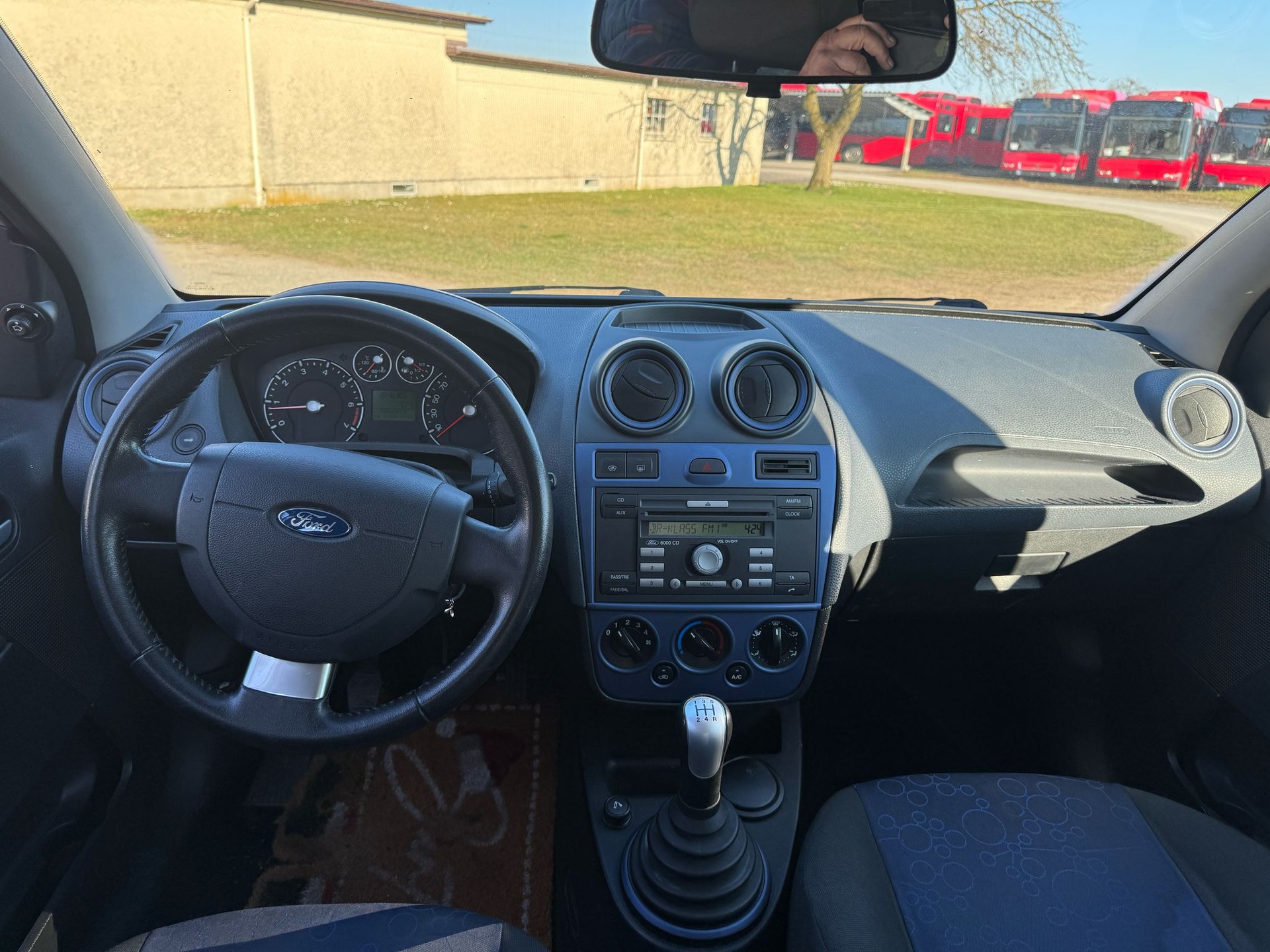 FORD Fiesta 1.4 16V Ambiente-image-10