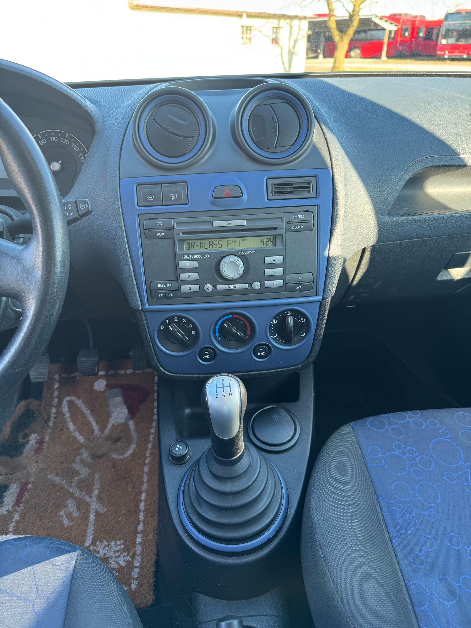 FORD Fiesta 1.4 16V Ambiente-image-12