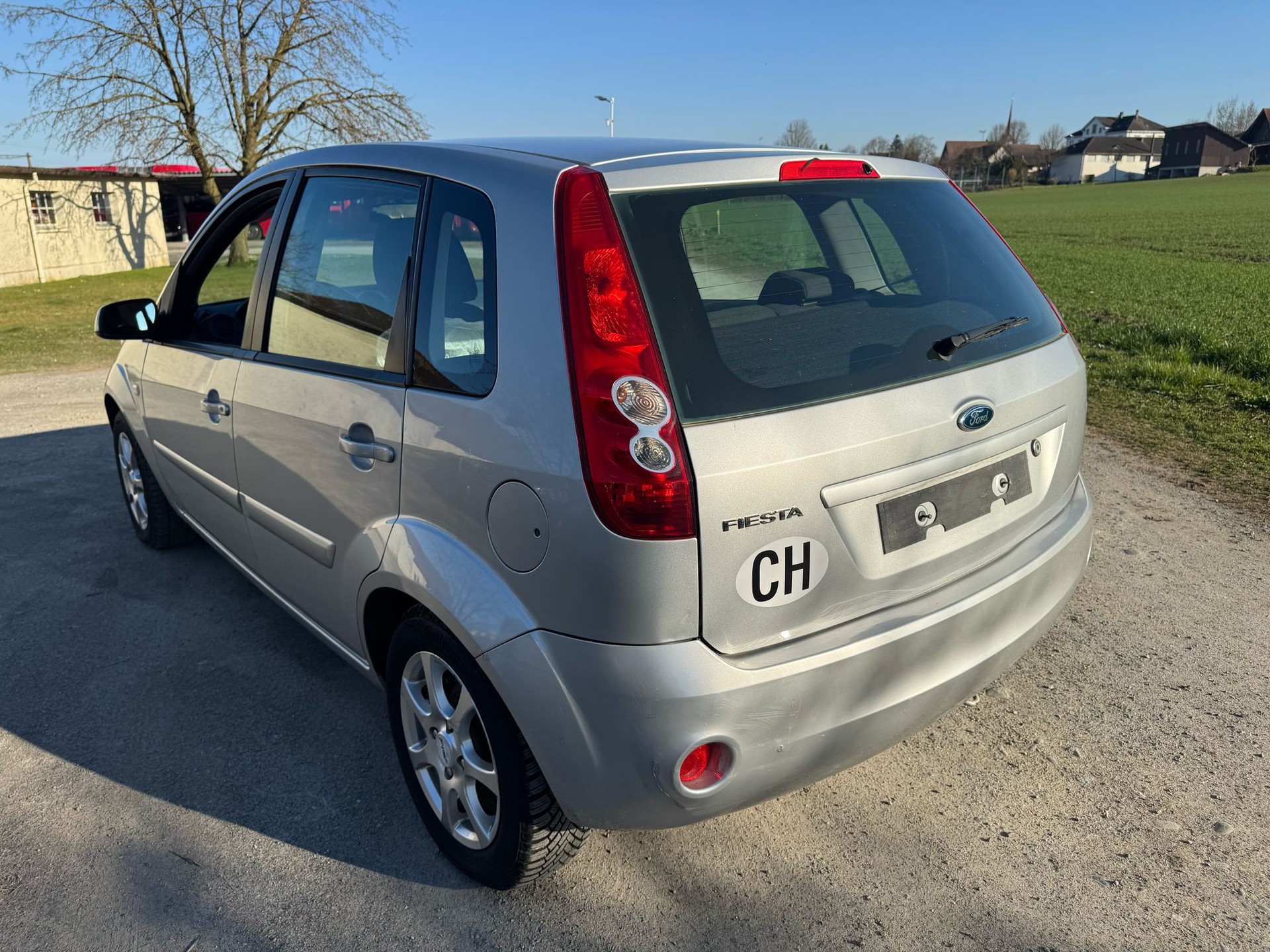 FORD Fiesta 1.4 16V Ambiente-image-5