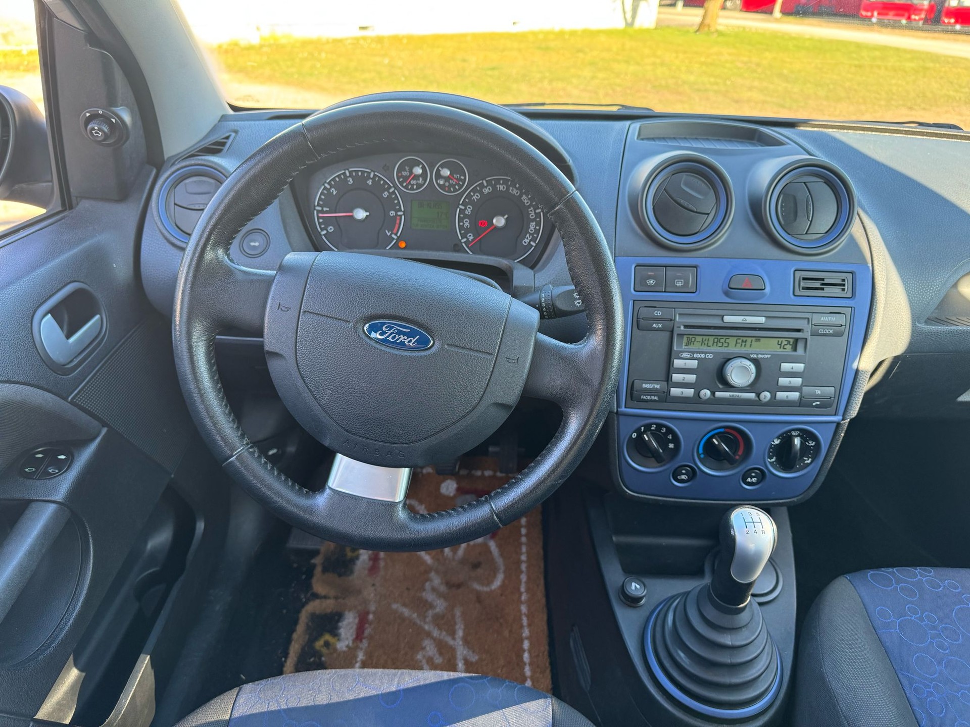 FORD Fiesta 1.4 16V Ambiente-image-11
