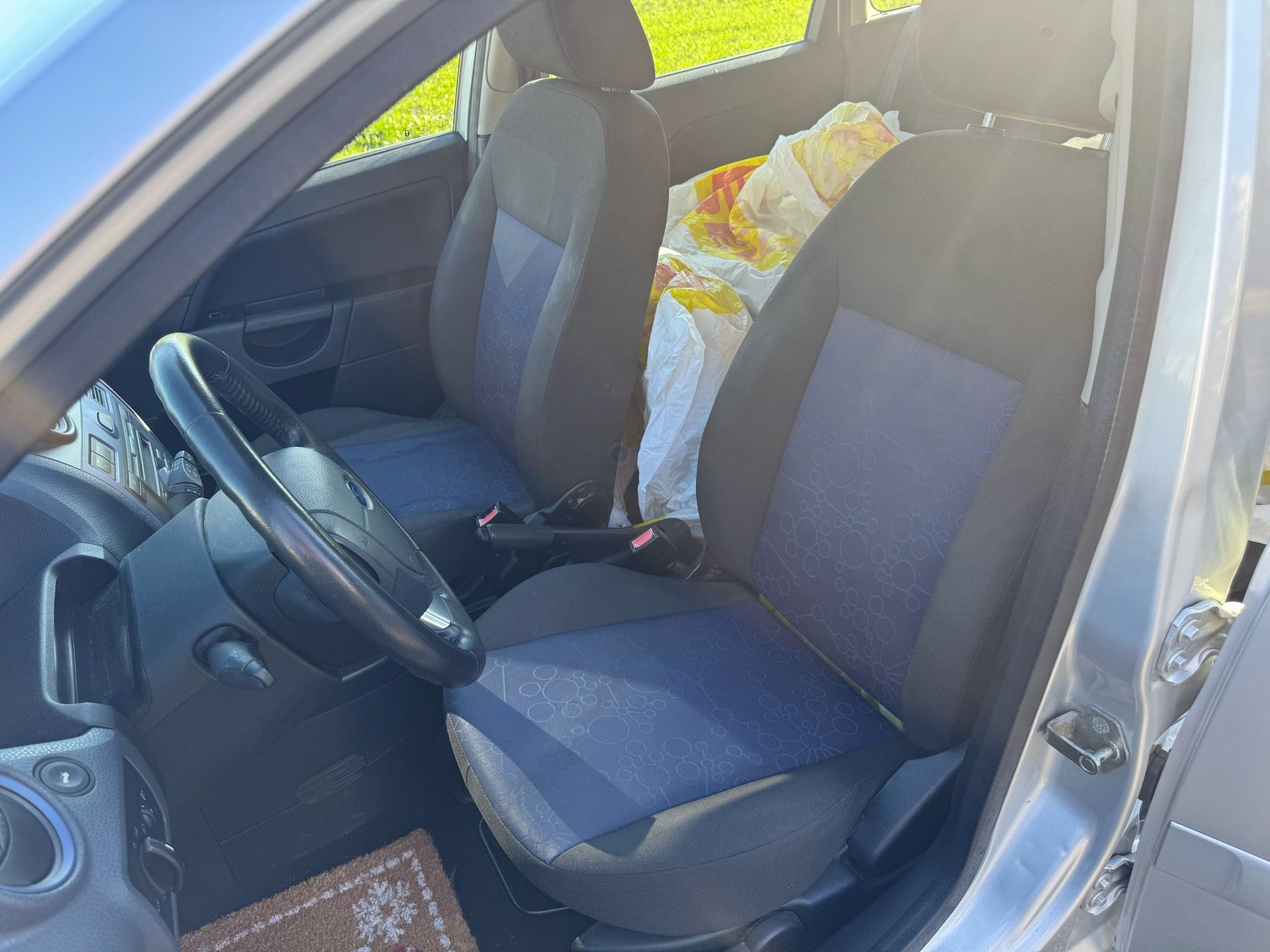 FORD Fiesta 1.4 16V Ambiente-image-8