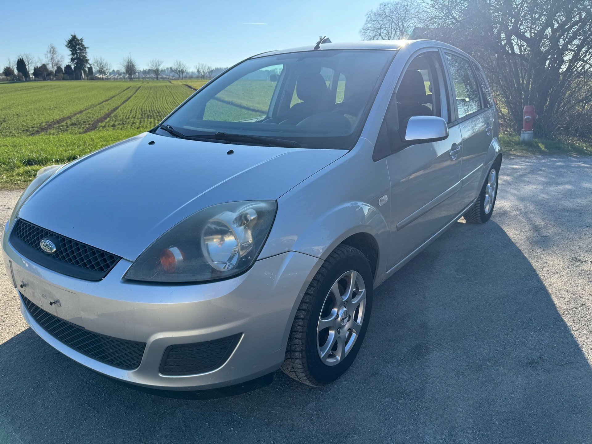 FORD Fiesta 1.4 16V Ambiente-image-1